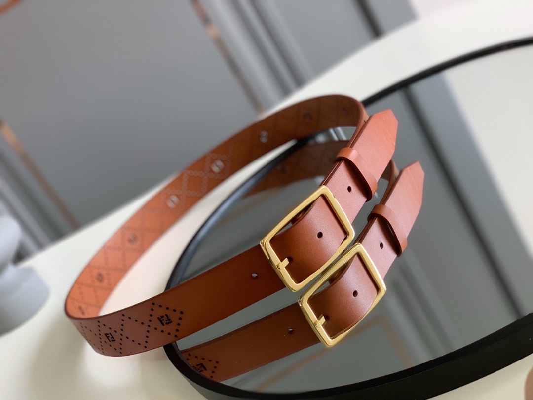 Fendi 五金做工精细 线条流畅 表面光滑 𝐙𝐏电镀工艺 香港通关【𝐇𝐀𝐀𝐒】 进口皮料