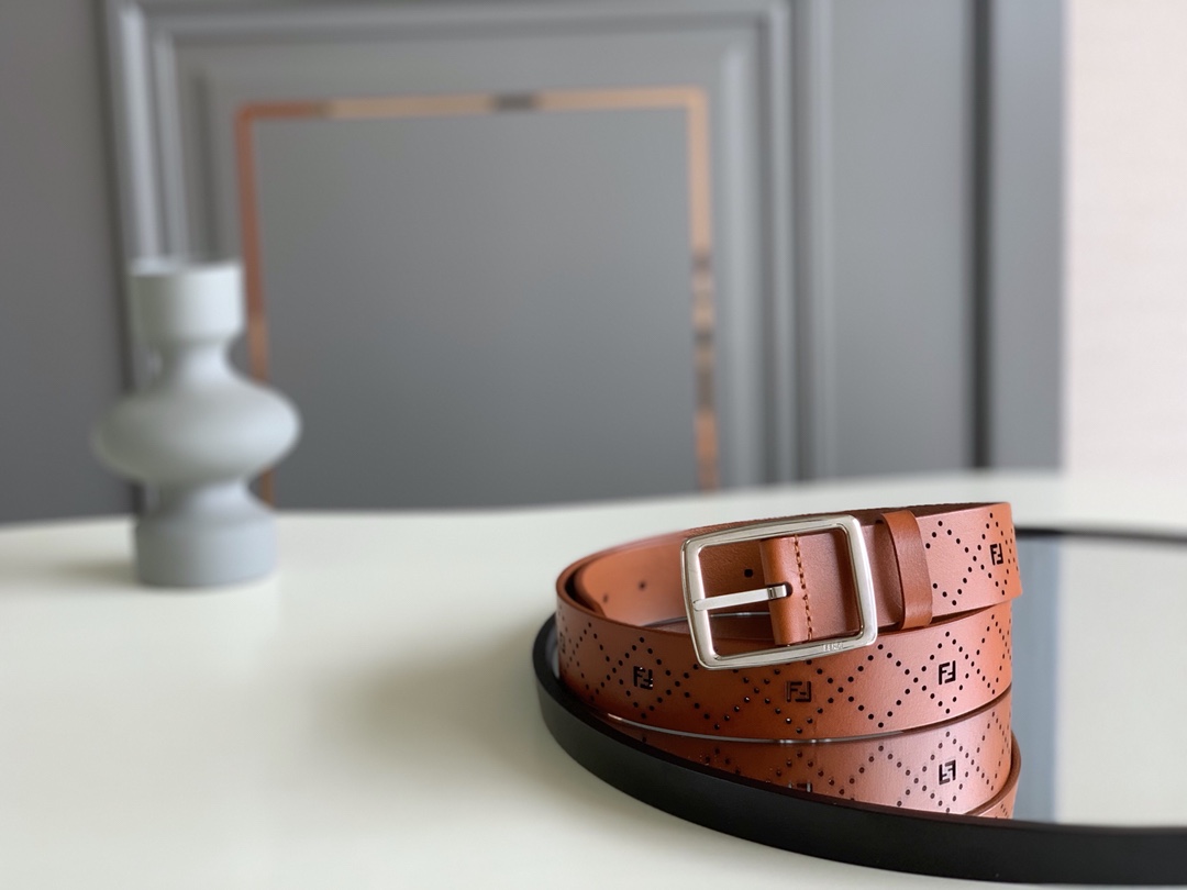Fendi 五金做工精细 线条流畅 表面光滑 𝐙𝐏电镀工艺 香港通关【𝐇𝐀𝐀𝐒】 进口皮料