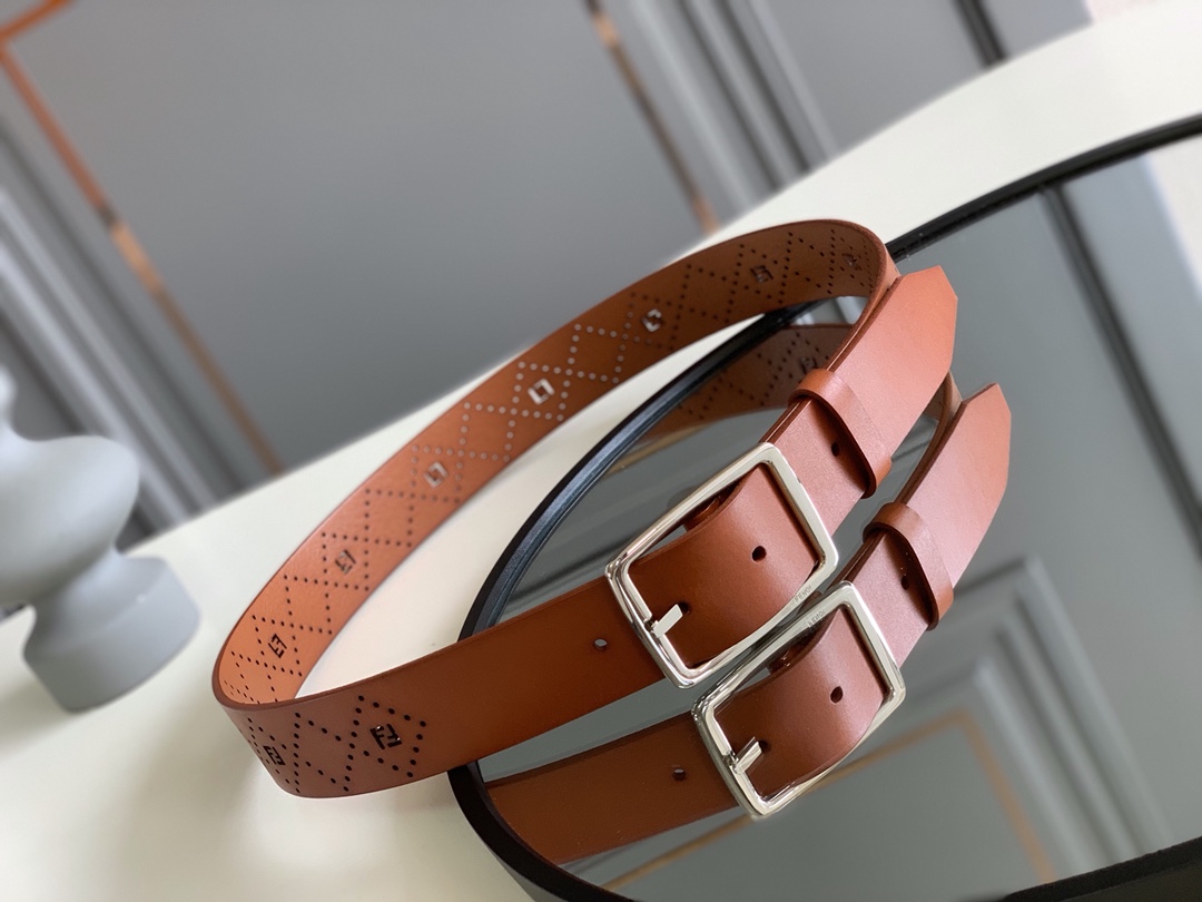 Fendi 五金做工精细 线条流畅 表面光滑 𝐙𝐏电镀工艺 香港通关【𝐇𝐀𝐀𝐒】 进口皮料