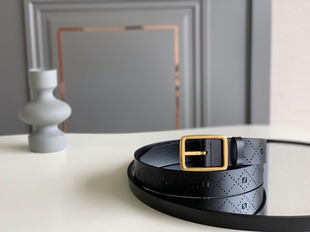 Fendi 五金做工精细 线条流畅 表面光滑 𝐙𝐏电镀工艺 香港通关【𝐇𝐀𝐀𝐒】 进口皮料