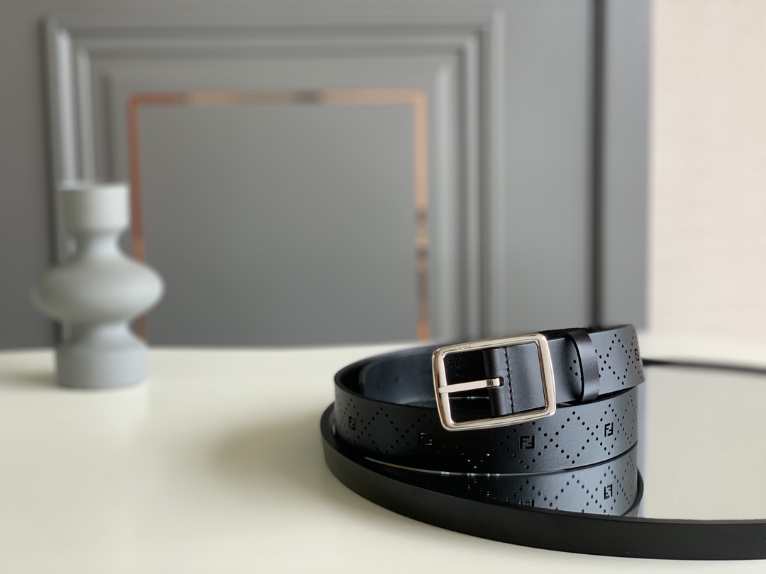 Fendi 五金做工精细 线条流畅 表面光滑 𝐙𝐏电镀工艺 香港通关【𝐇𝐀𝐀𝐒】 进口皮料