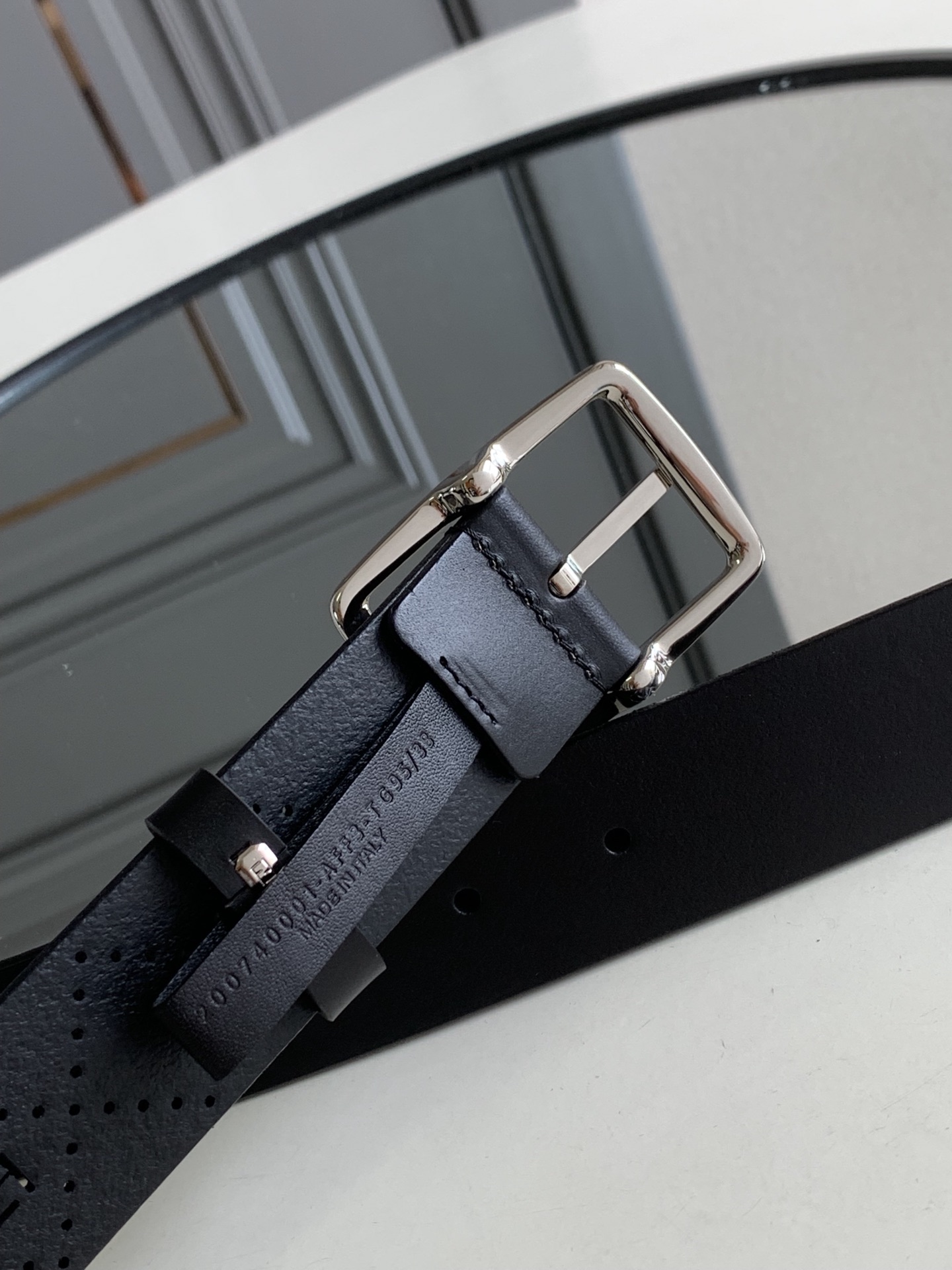 Fendi 五金做工精细 线条流畅 表面光滑 𝐙𝐏电镀工艺 香港通关【𝐇𝐀𝐀𝐒】 进口皮料