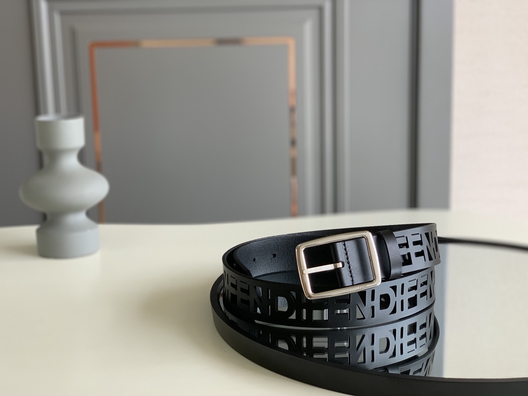 Fendi 五金做工精细 线条流畅 表面光滑 𝐙𝐏电镀工艺 香港通关【𝐇𝐀𝐀𝐒】 进口皮料