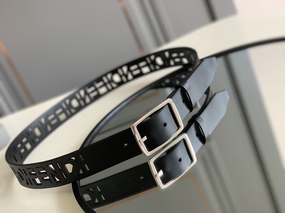 Fendi 五金做工精细 线条流畅 表面光滑 𝐙𝐏电镀工艺 香港通关【𝐇𝐀𝐀𝐒】 进口皮料