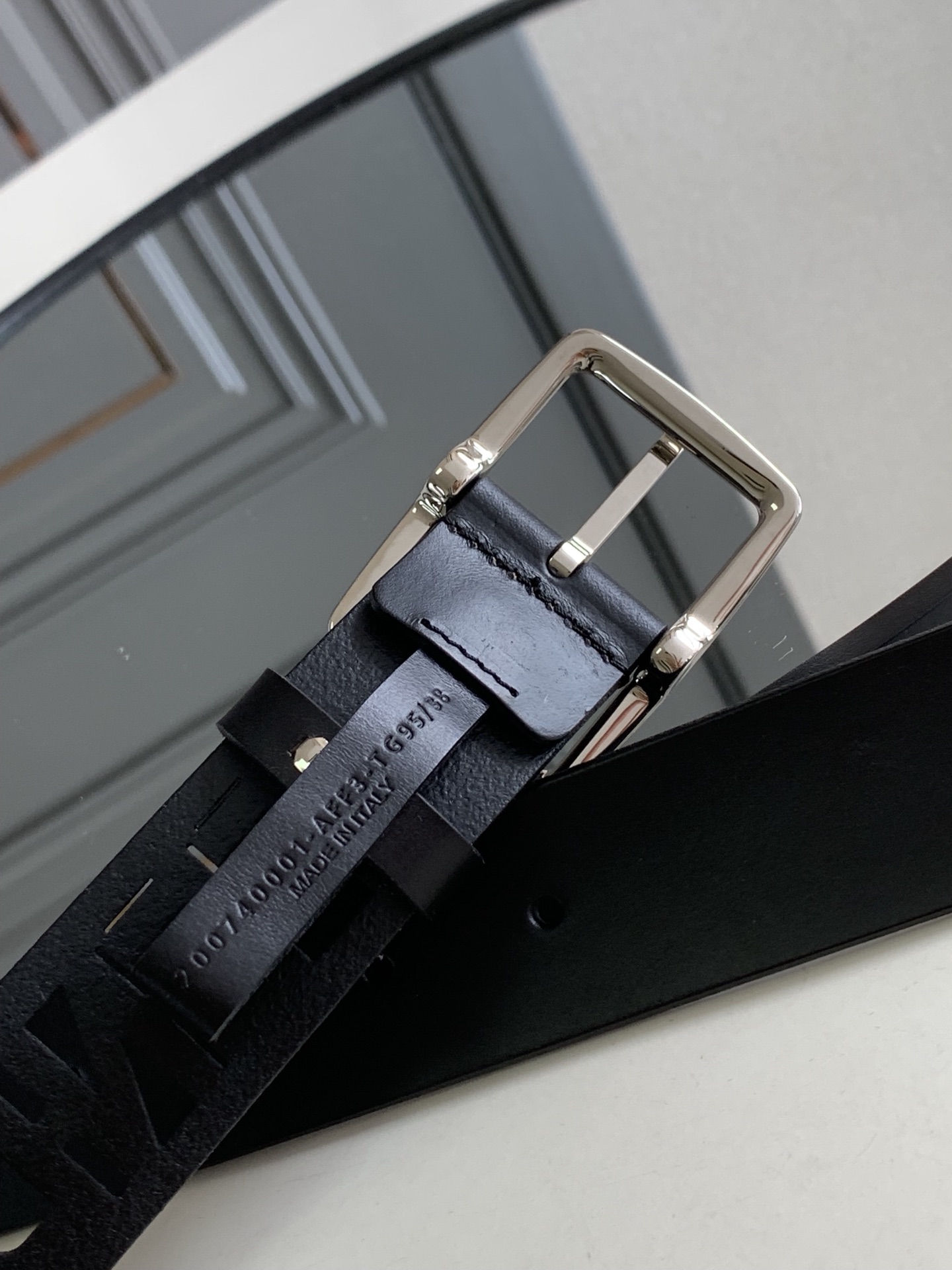 Fendi 五金做工精细 线条流畅 表面光滑 𝐙𝐏电镀工艺 香港通关【𝐇𝐀𝐀𝐒】 进口皮料