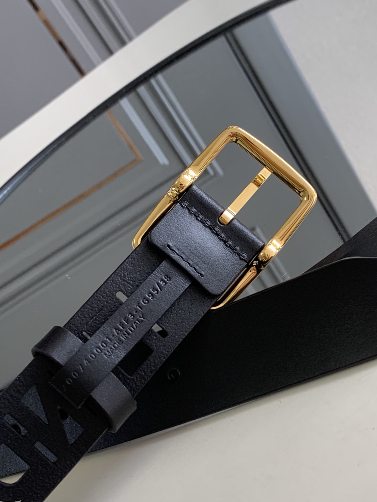 Fendi 五金做工精细 线条流畅 表面光滑 𝐙𝐏电镀工艺 香港通关【𝐇𝐀𝐀𝐒】 进口皮料