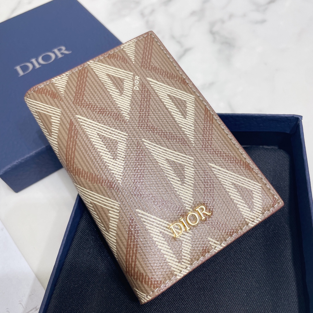[Burberry Wallets] This double fold clip is practical yet elegant Carefully c