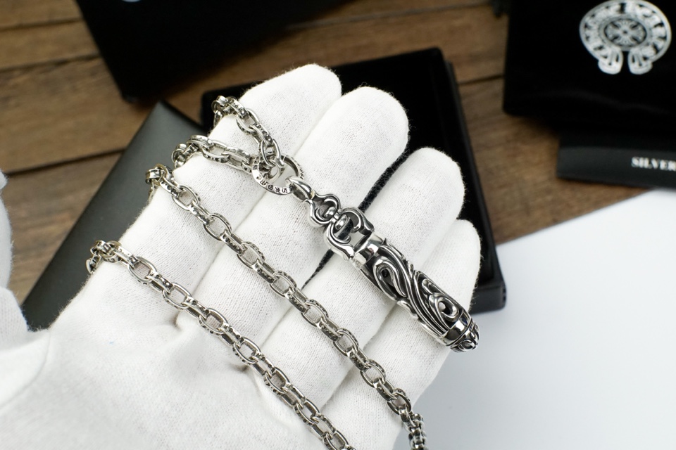 ✨CHrome Hearts 克罗心圆柱藤花吊坠项链🌟⛓️链条为手工编织 吊坠与项链相结合独特个性 潮流