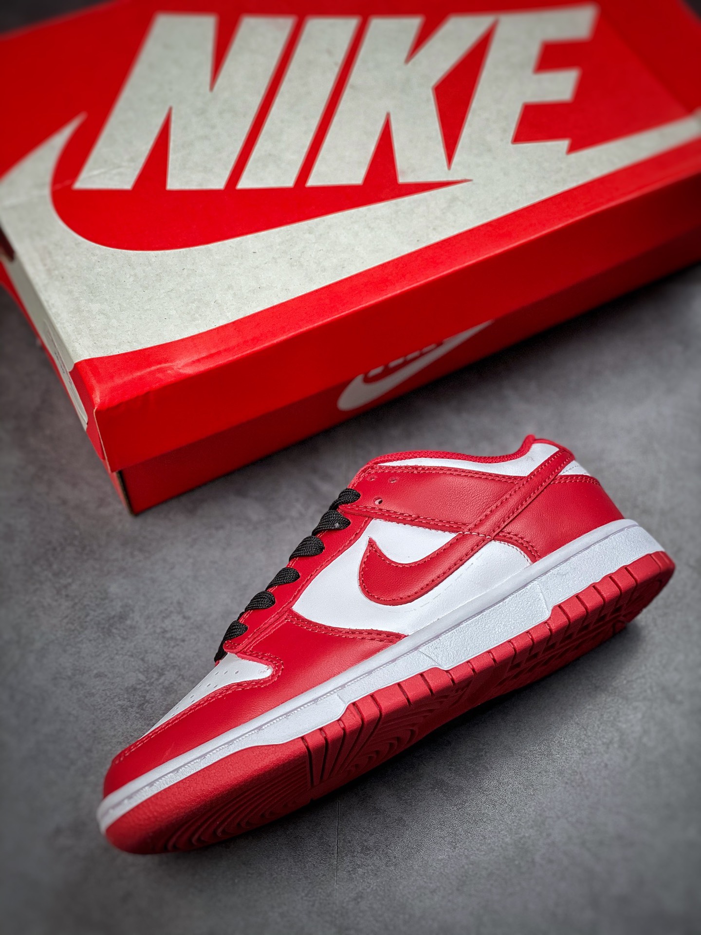 300 Nike SB Dunk low “Gym Red” 白红配色  DD1391-602