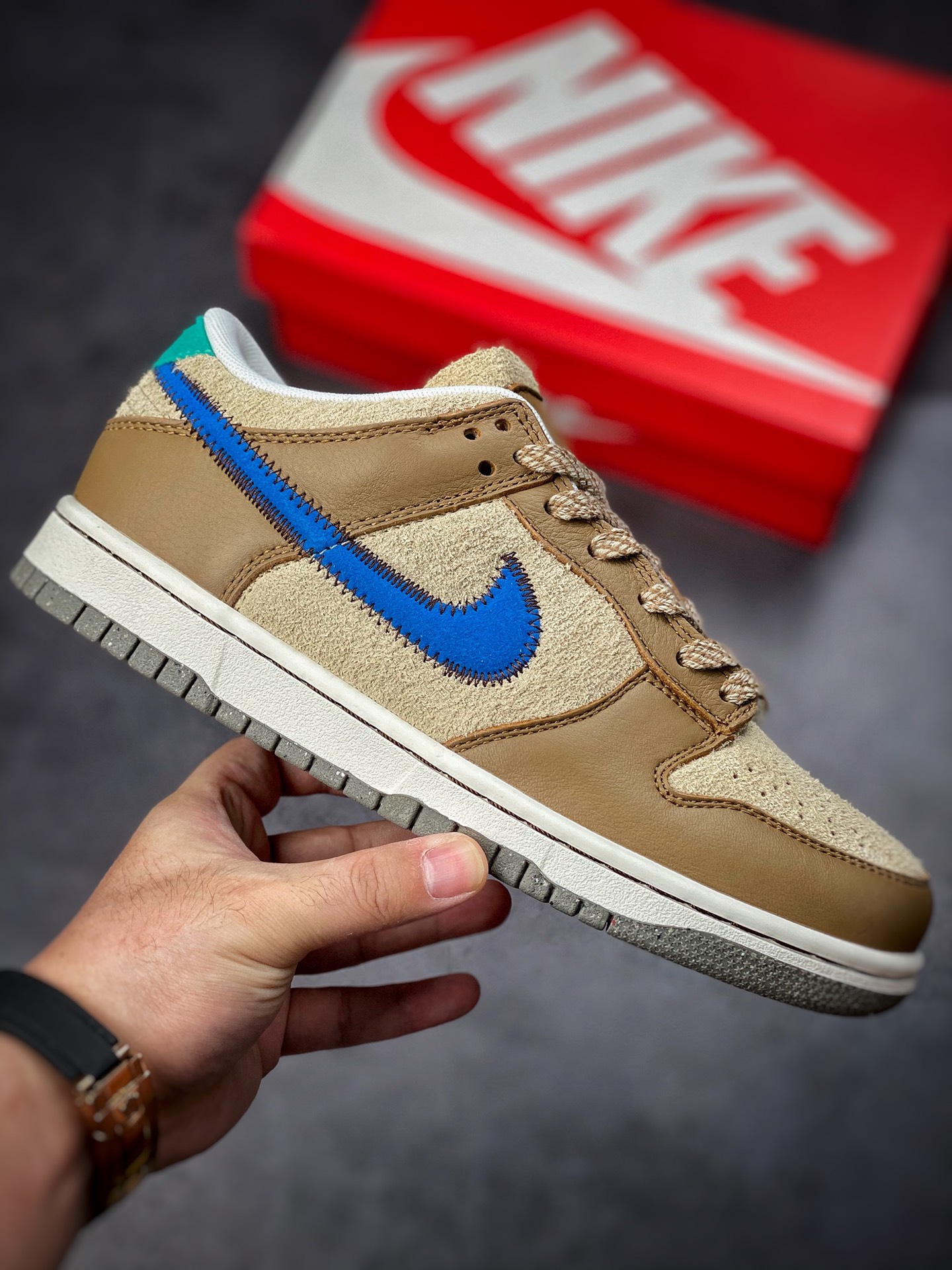 Nike SB Dunk low ”Dark Driftwood” stitching brown and blue DO6712-200