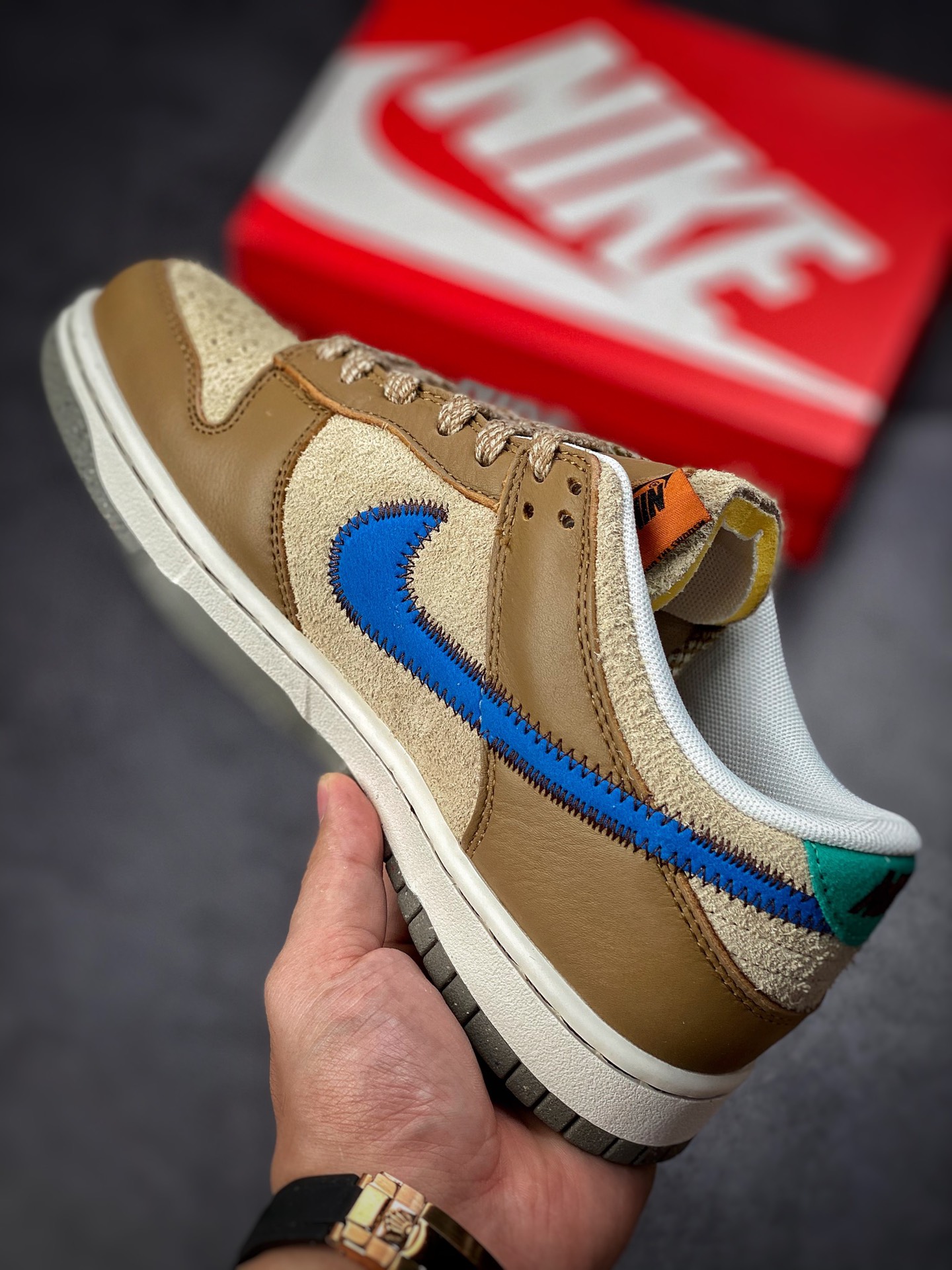 Nike SB Dunk low ”Dark Driftwood” stitching brown and blue DO6712-200