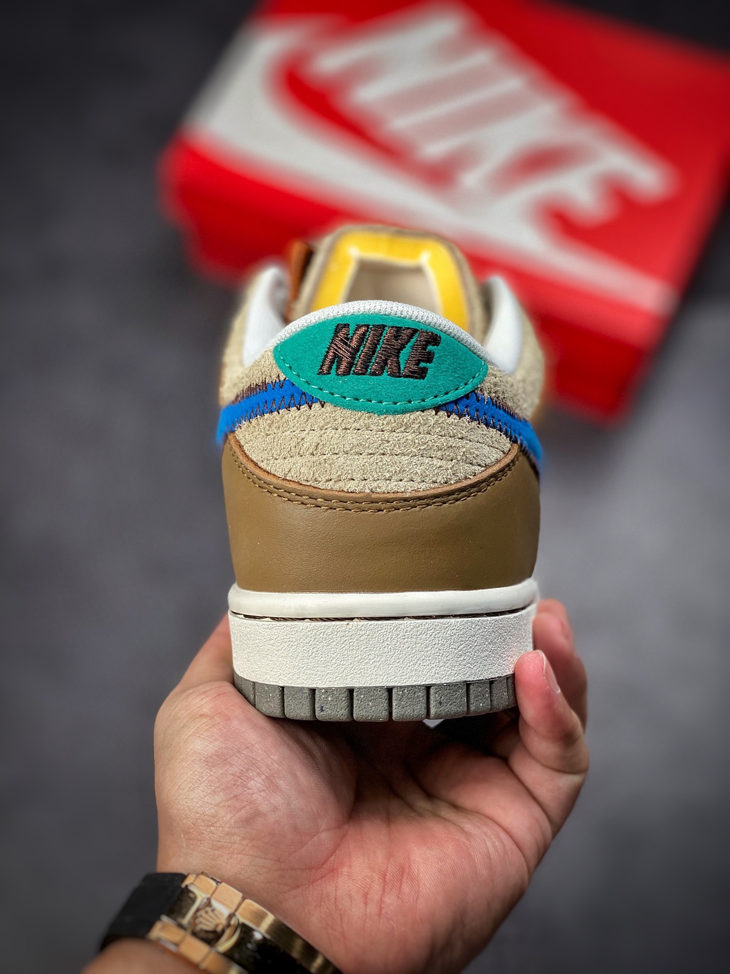 Nike SB Dunk low ”Dark Driftwood” stitching brown and blue DO6712-200