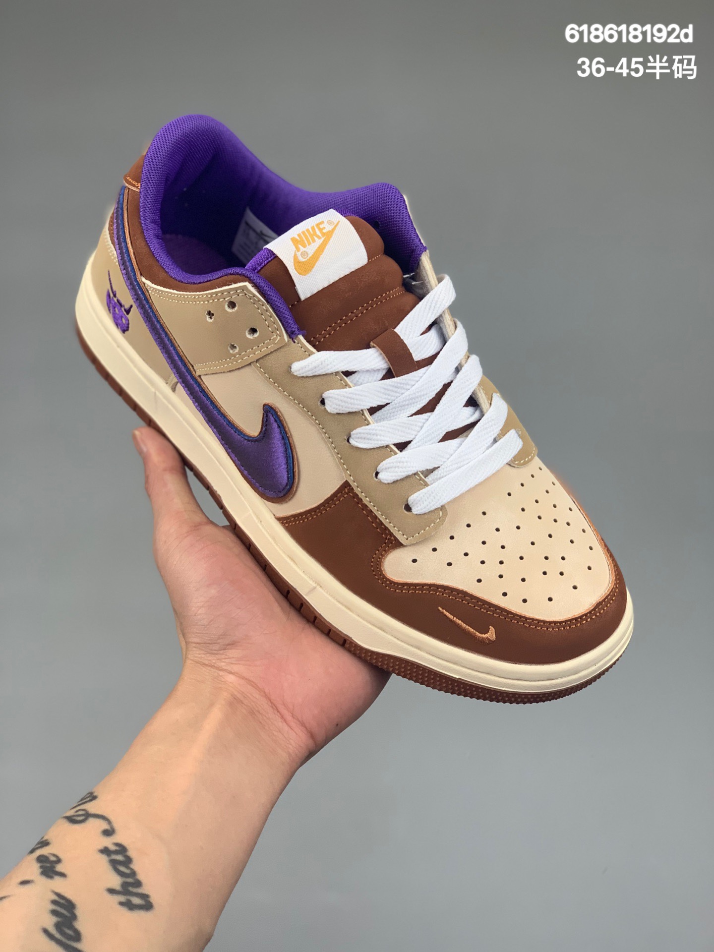 本地
Nike Dunk Low  