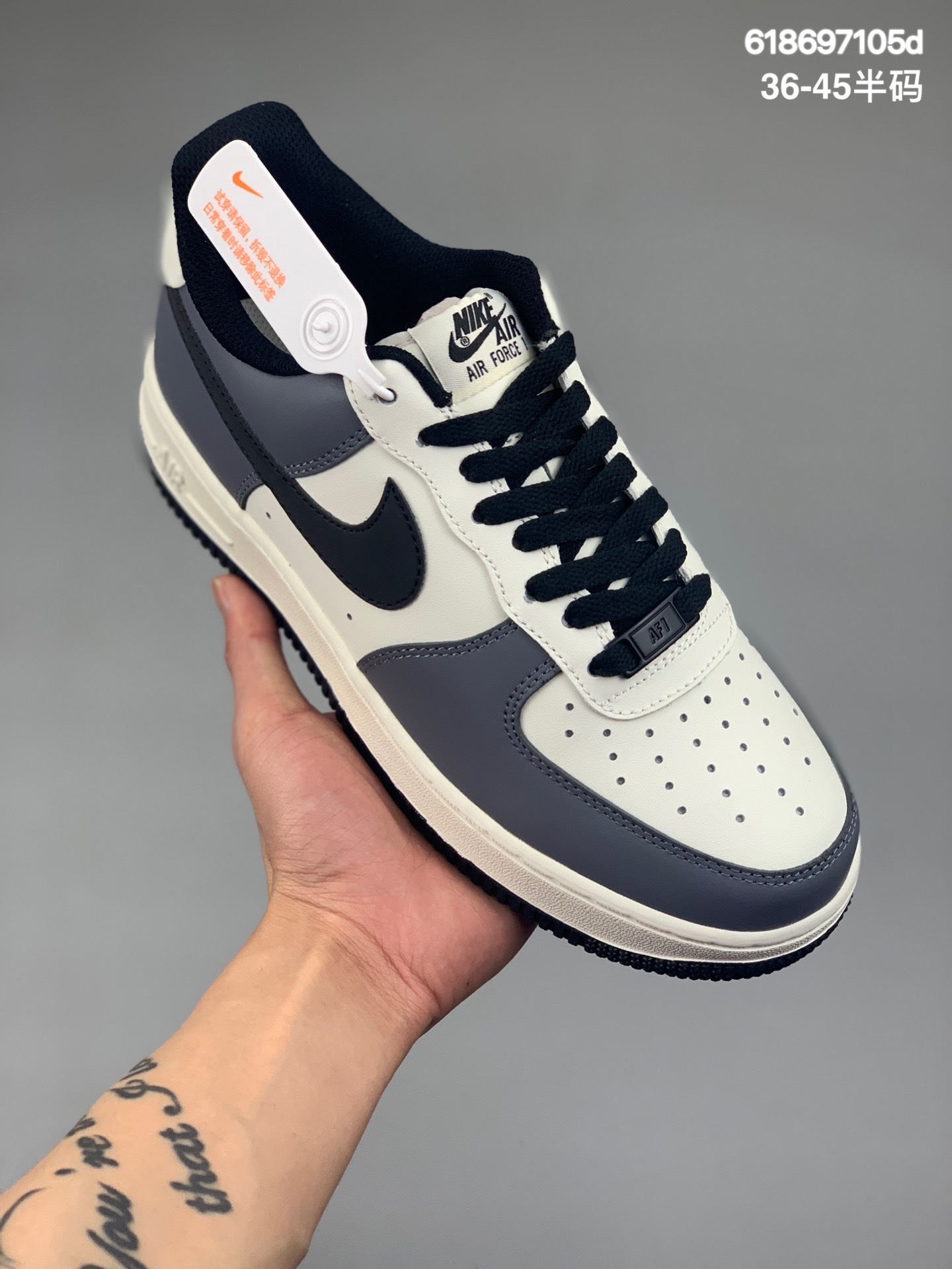 本地
耐克 Nike Air Force 1 ’07 空军一号低帮百搭休闲运动板鞋。柔软、弹性十足的缓震性能和出色的中底设计，横跨复古与现代的外型结合，造就出风靡全球三十多年的Force 1，直到今天还深受青睐货号：DD3063码数：36 36.5 37.5 38 38.5 39 40 40.5 41 42 42.5 43 44 45
编码：618697105d