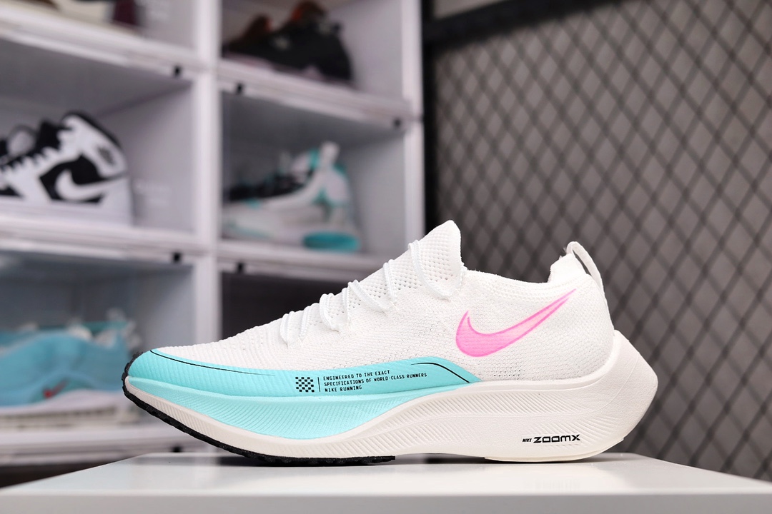 H0 NK ZoomX Vaporfly NEXT% 最强跑鞋 纯原公司级马拉松4代 这款新一代最强跑鞋在鞋面和鞋底都进行了全方位升级。鞋面使用了全新 Vaporweave 科技，这种类似蝉翼的材质相比 Flyknit 更加轻薄透气，更重要的是避免了鞋面吸收汗水和雨水，中底方面，除了延续全掌铲型碳板，中底 ZoomX 泡棉增容 15% 之多，形态上与 Vaporfly Elite 更为相似，但重量并没有增加