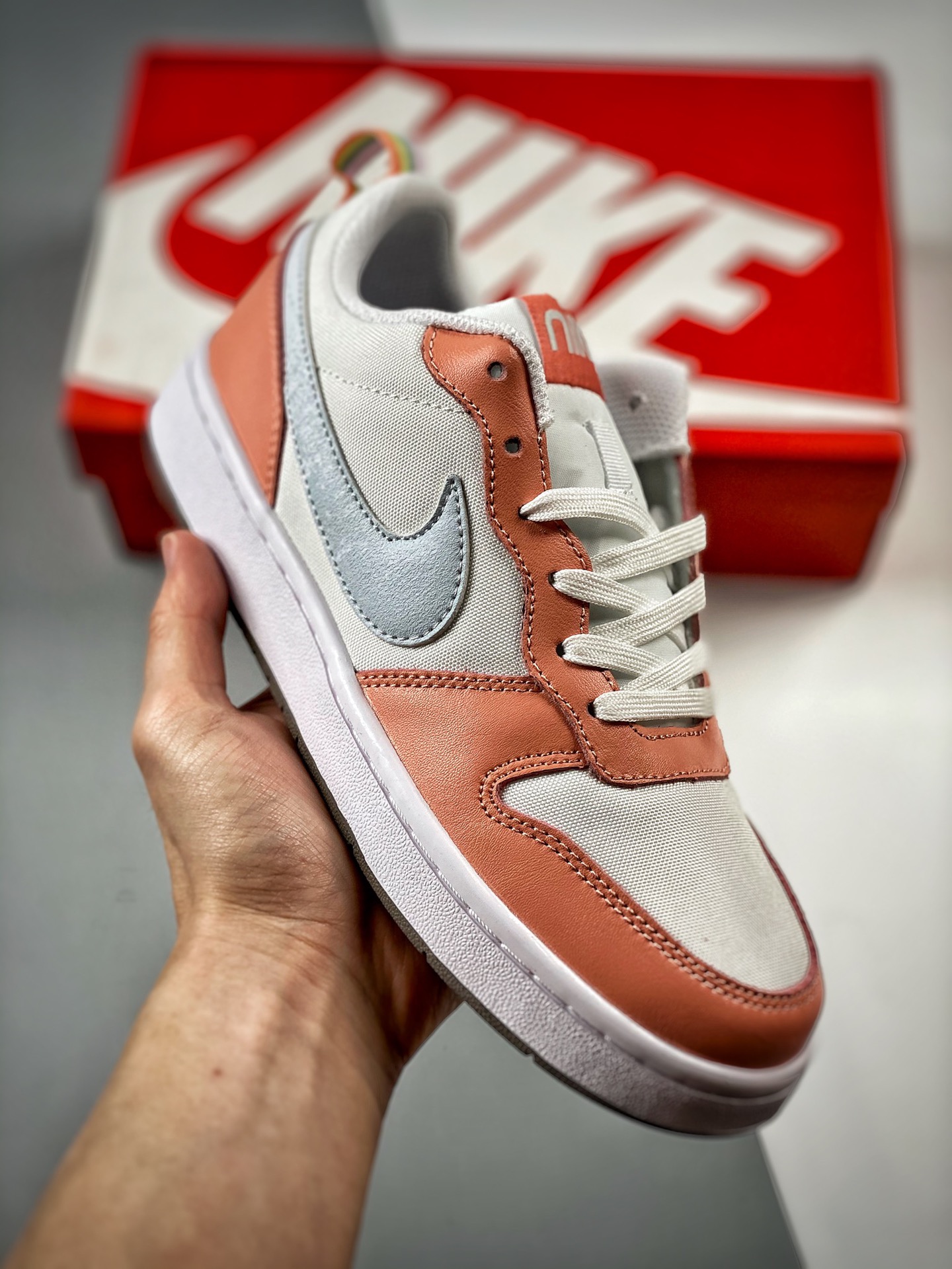 -3 独家开发 韩国原单 芯片版本Nike Court Borough Low 2 FP（GS） 独家全头层版本 原数据独家私模大底 低帮百搭透气休闲运动板鞋，经典耐用的设计，兼顾舒适脚感和出众风范，演绎匠心之作。结构性的支撑贴合感结合复…