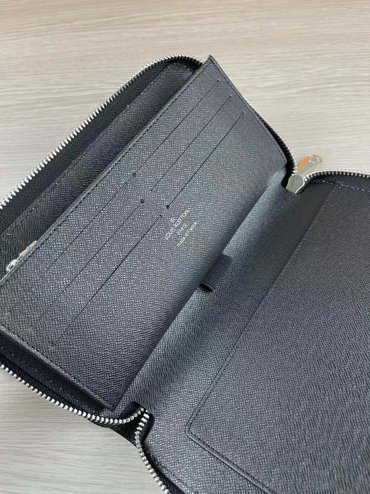 Coin pocket in leather wallet