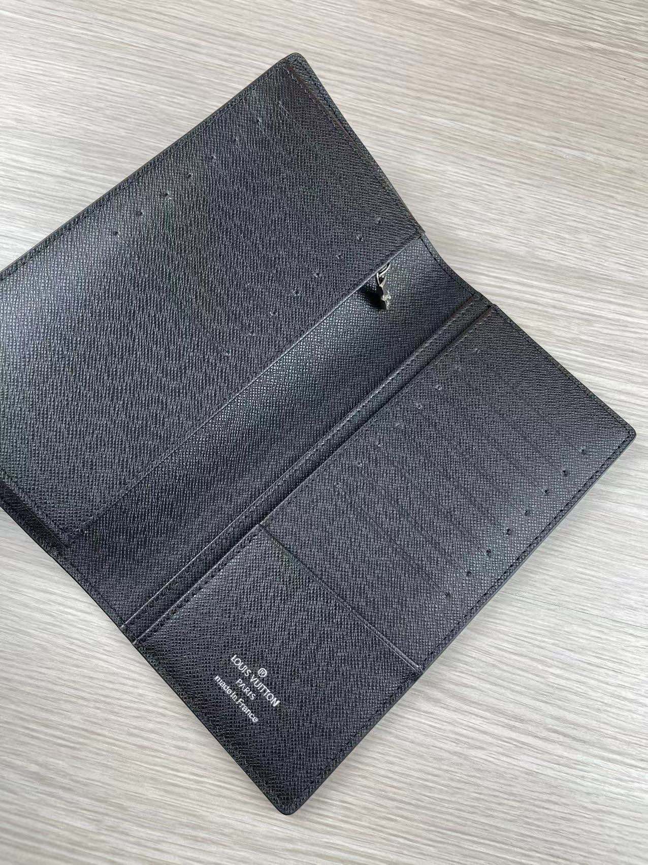 Leather wallet side profile