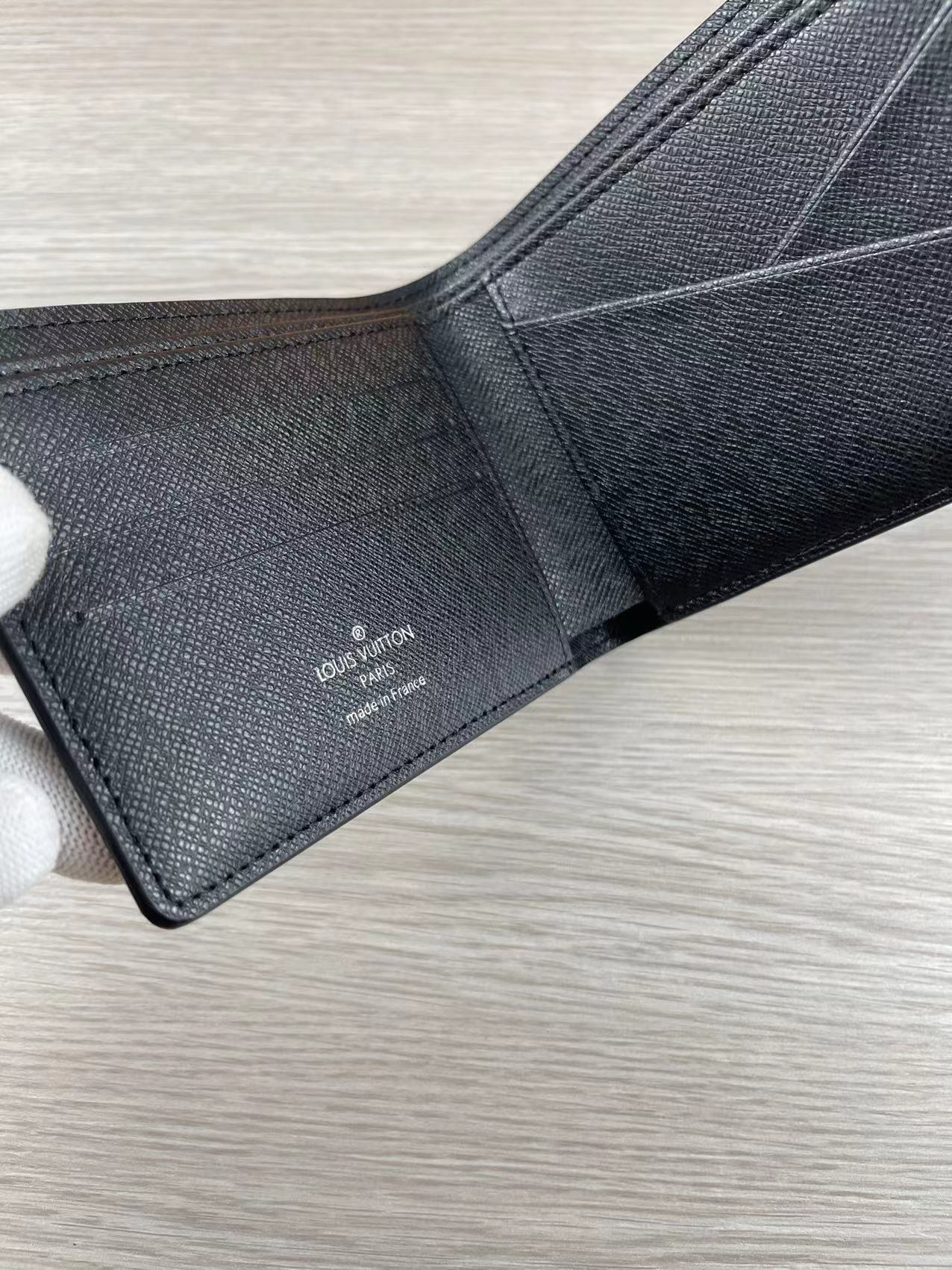 Premium leather bifold wallet - card slots