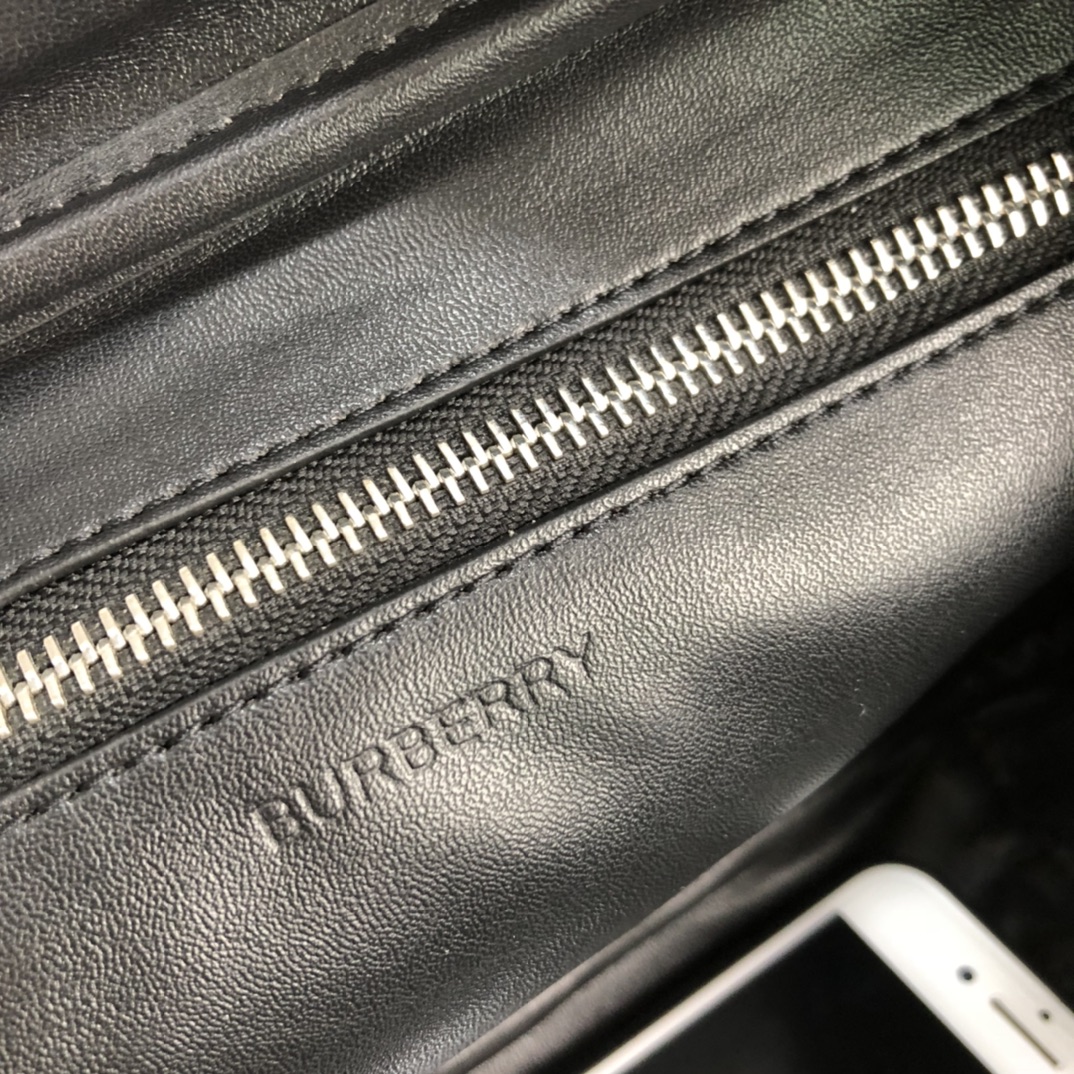 Burberry Classic Black Check 22.5x5.5x15cm crossbody