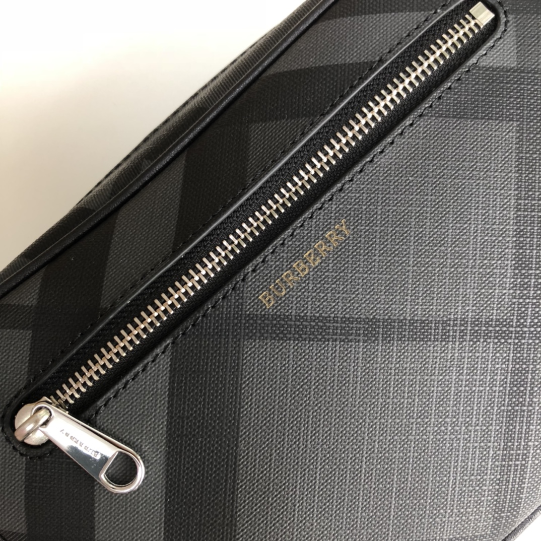 Burberry Classic Black Check 22.5x5.5x15cm crossbody