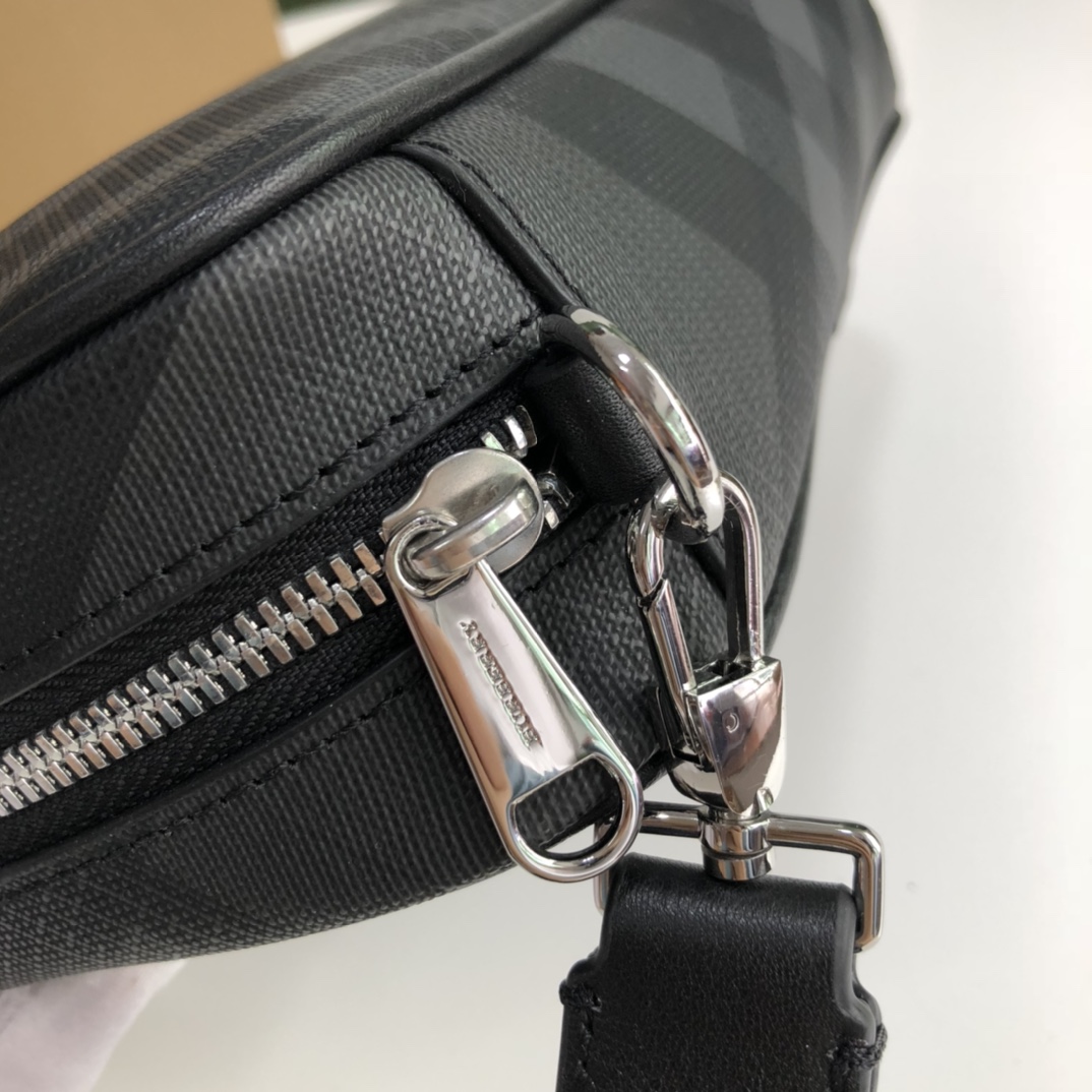 Burberry Classic Black Check 22.5x5.5x15cm crossbody