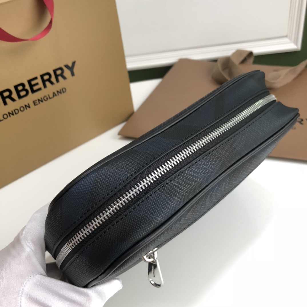 Burberry Check Pouch Black 22.5x5.5x15cm everyday