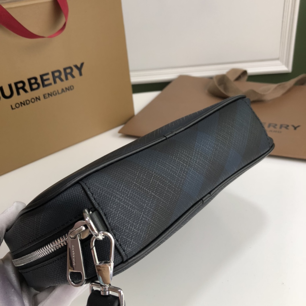Burberry Dark Navy Check 22.5x5.5x15cm everyday