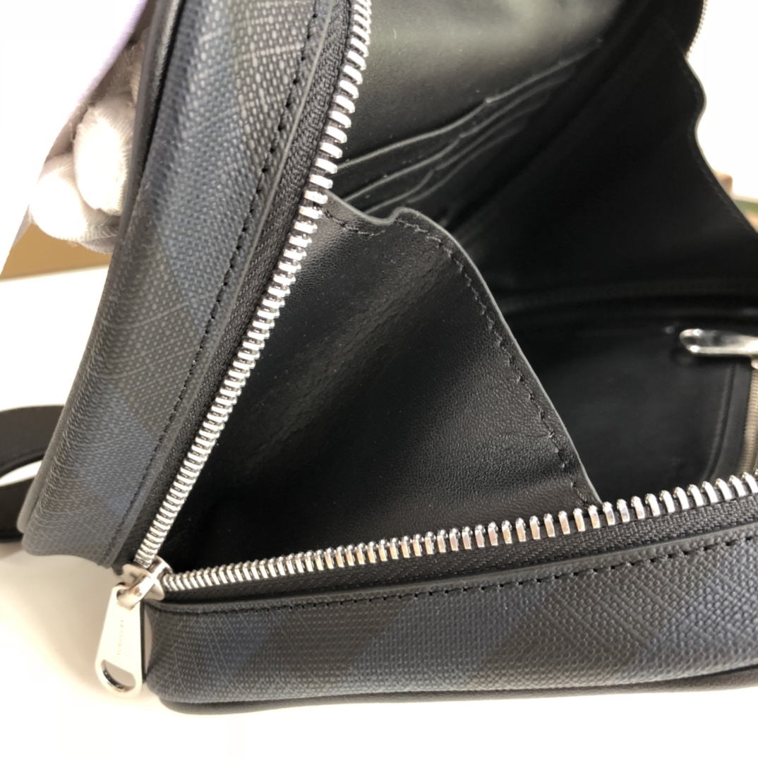 Burberry Check Pouch Black 22.5x5.5x15cm everyday