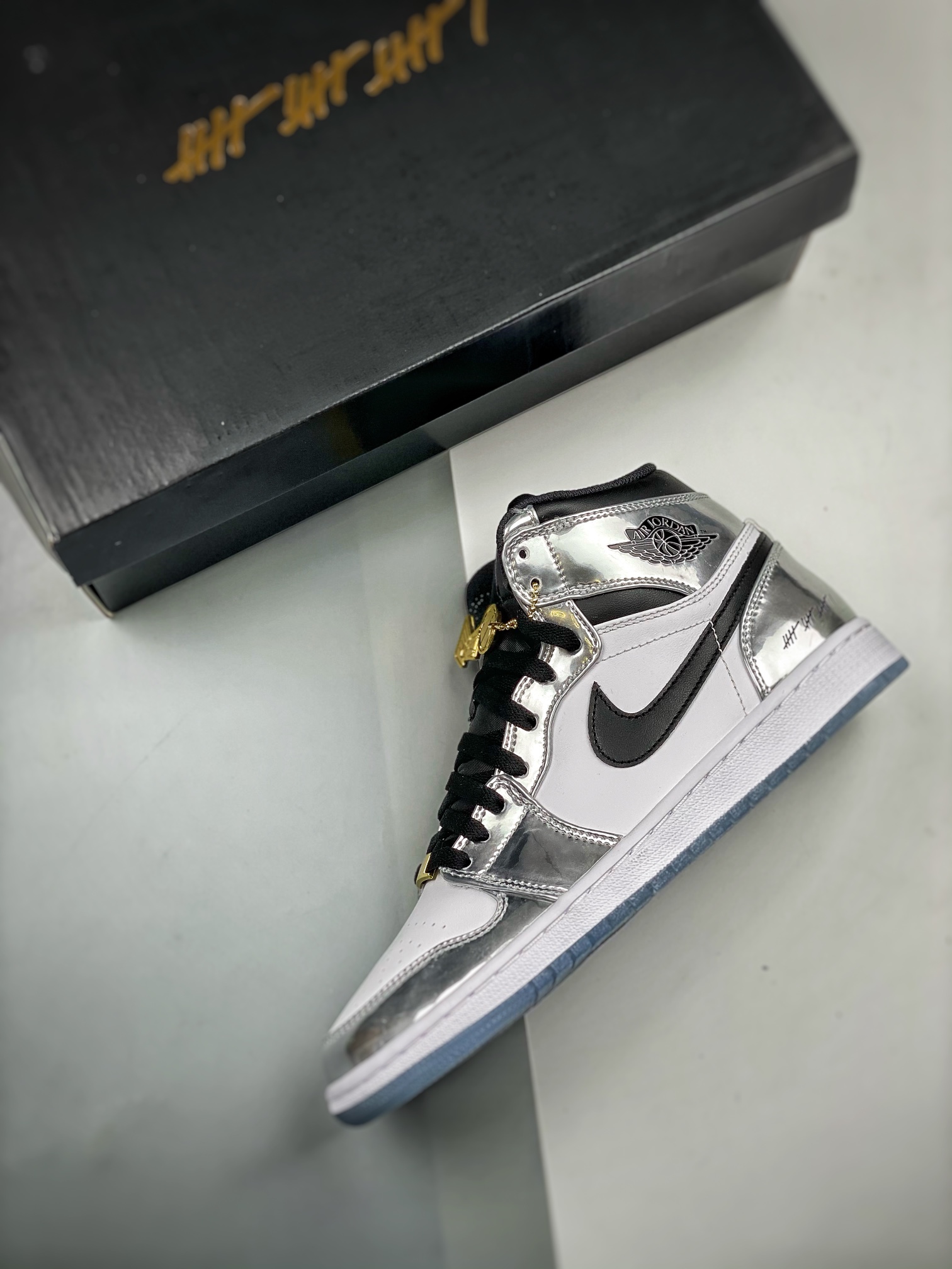 500 Air Jordan 1 ”Pass The Torch” 伦纳德 白银电镀AQ7476-016