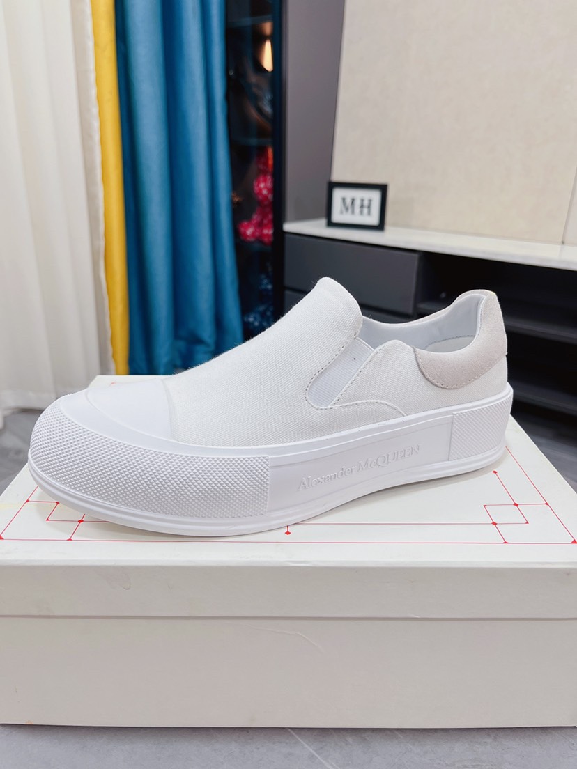 I0  迪士尼联乘©Disney x Alexander McQueen sole sneakers亚历山大· 麦昆 Alexander McQueen 低帮时装厚底休闲运动➕纯手工猛帮工艺➕内外超软皮贴脚透气➕超软水染羊皮内里➕双层一次TPR精密模具大底，