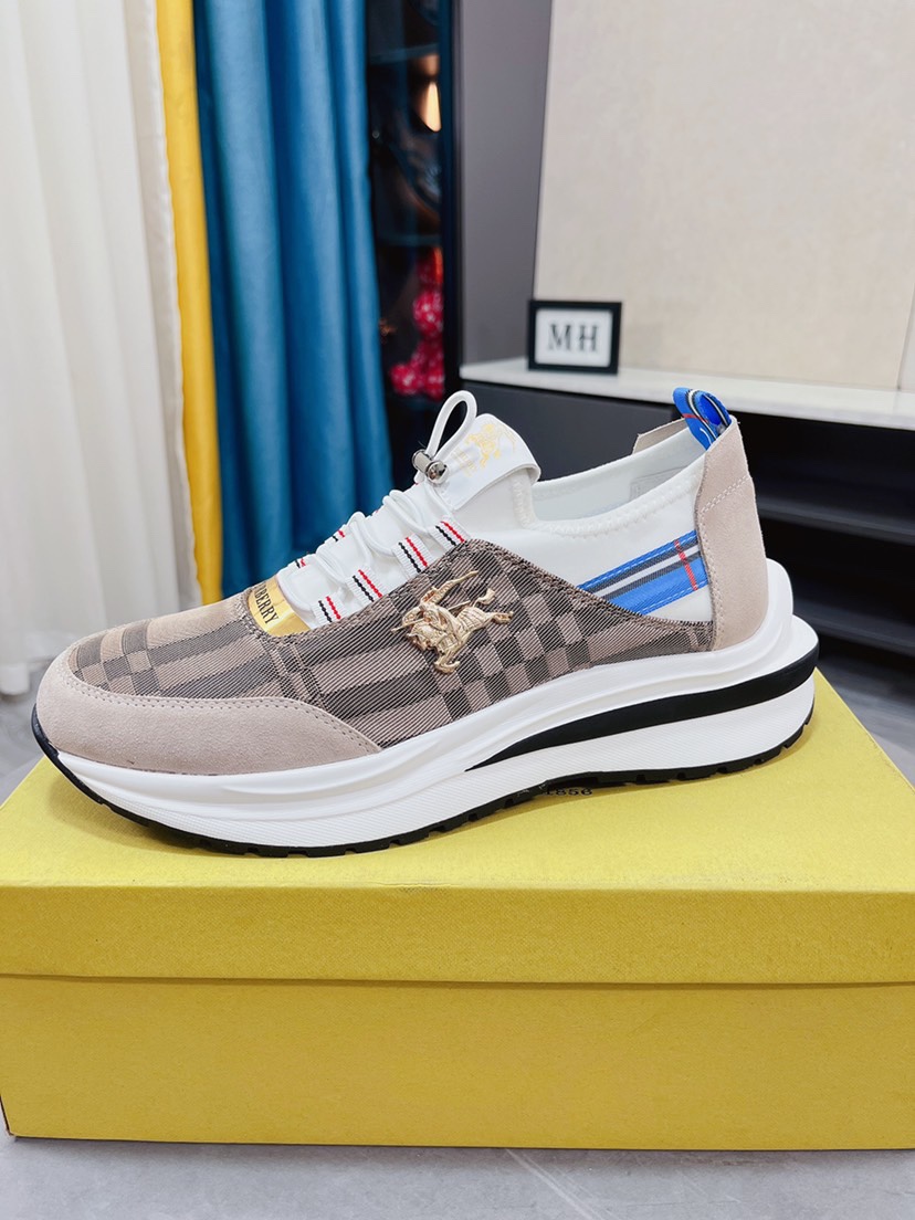 I5   Burberry 巴宝莉 系带休闲男鞋抢先上市，材料做工完胜市场所有版本 最高品质出货头层牛皮配进口原版材料➕真皮内里，私模软质大底，上脚舒适度高、进口专用材料凸显品牌独特魅力 ，高端定制 38一44