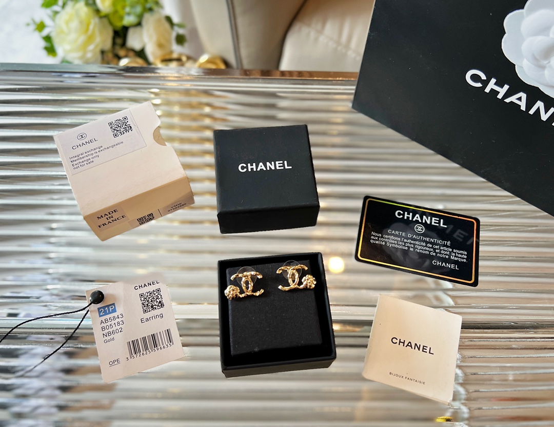 新款☑️CHANEL香奈儿金色双c山茶花耳钉耳环
