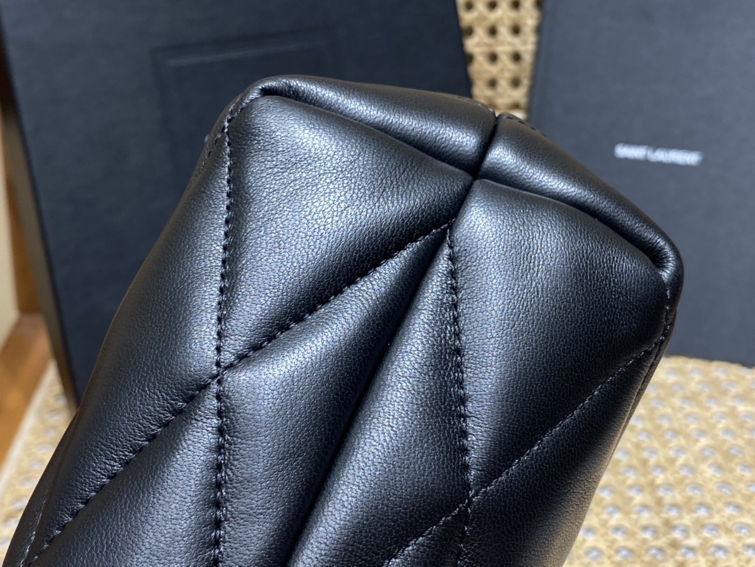 Saint laurent Ysl SADE系列绗缝手拿包 696779