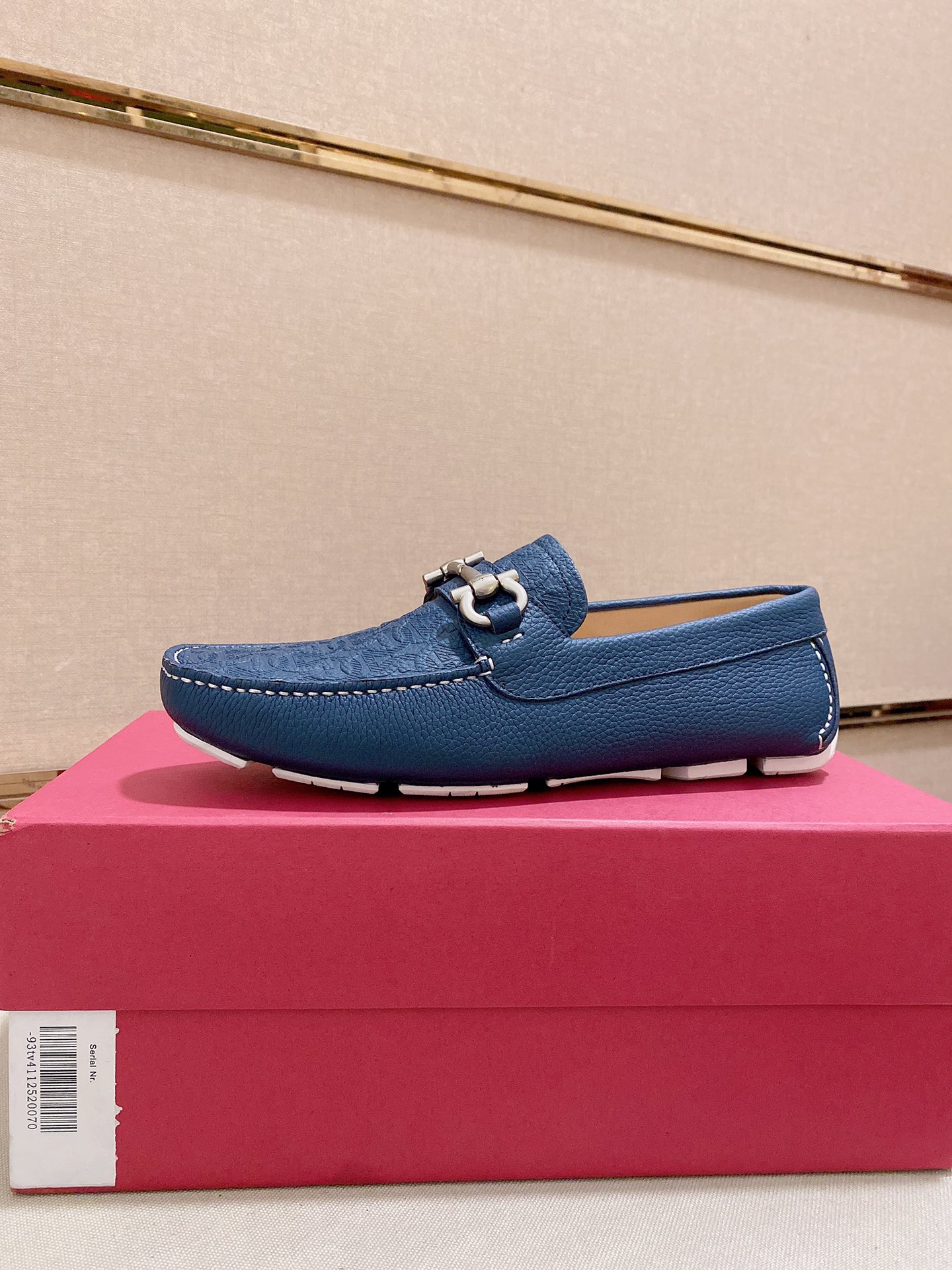 K5 高版本 菲拉格慕Ferragamo品质 🆕🆕独家爆款现货🔥🔥新品上架，高品质TODS男士豆豆鞋高品质，高端开车鞋，配全套包装💪 💪 材质：进口头层牛皮🐂+进口优质水染牛皮内里+耐磨大底👍🏻👍🏻特点：高档舒适 纯手工制作 🚀 🚀 打造最适合您的的完美鞋履 🔥 🔥