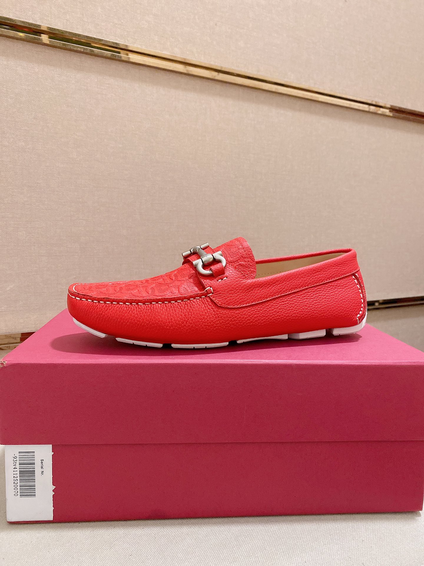 K5 高版本 菲拉格慕Ferragamo品质 🆕🆕独家爆款现货🔥🔥新品上架，高品质TODS男士豆豆鞋高品质，高端开车鞋，配全套包装💪 💪 材质：进口头层牛皮🐂+进口优质水染牛皮内里+耐磨大底👍🏻👍🏻特点：高档舒适 纯手工制作 🚀 🚀 打造最适合您的的完美鞋履 🔥 🔥