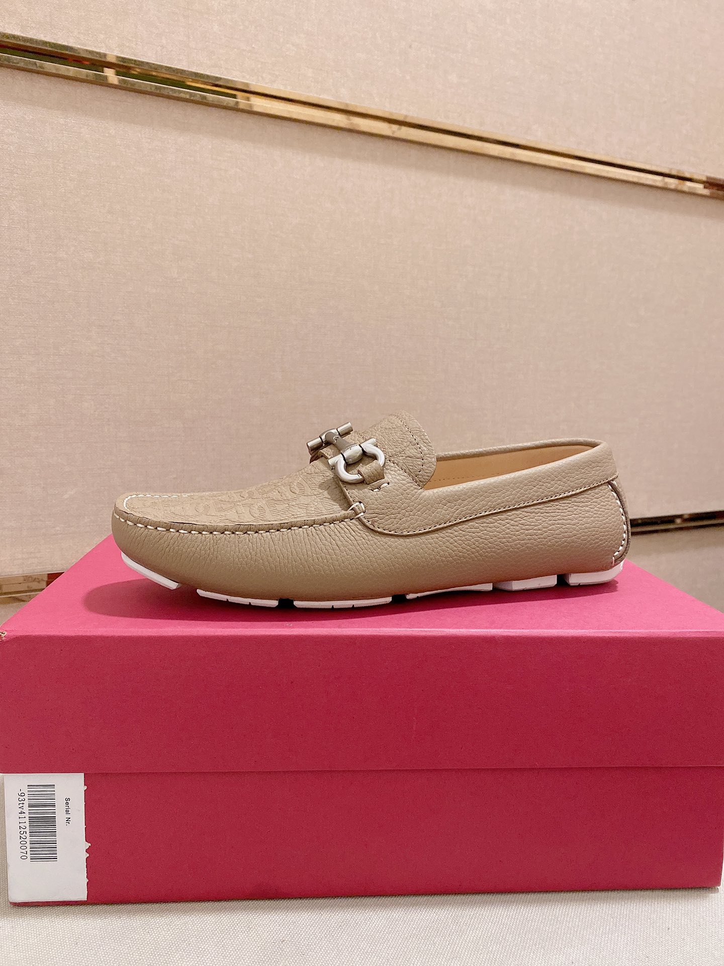 K5 高版本 菲拉格慕Ferragamo品质 🆕🆕独家爆款现货🔥🔥新品上架，高品质TODS男士豆豆鞋高品质，高端开车鞋，配全套包装💪 💪 材质：进口头层牛皮🐂+进口优质水染牛皮内里+耐磨大底👍🏻👍🏻特点：高档舒适 纯手工制作 🚀 🚀 打造最适合您的的完美鞋履 🔥 🔥