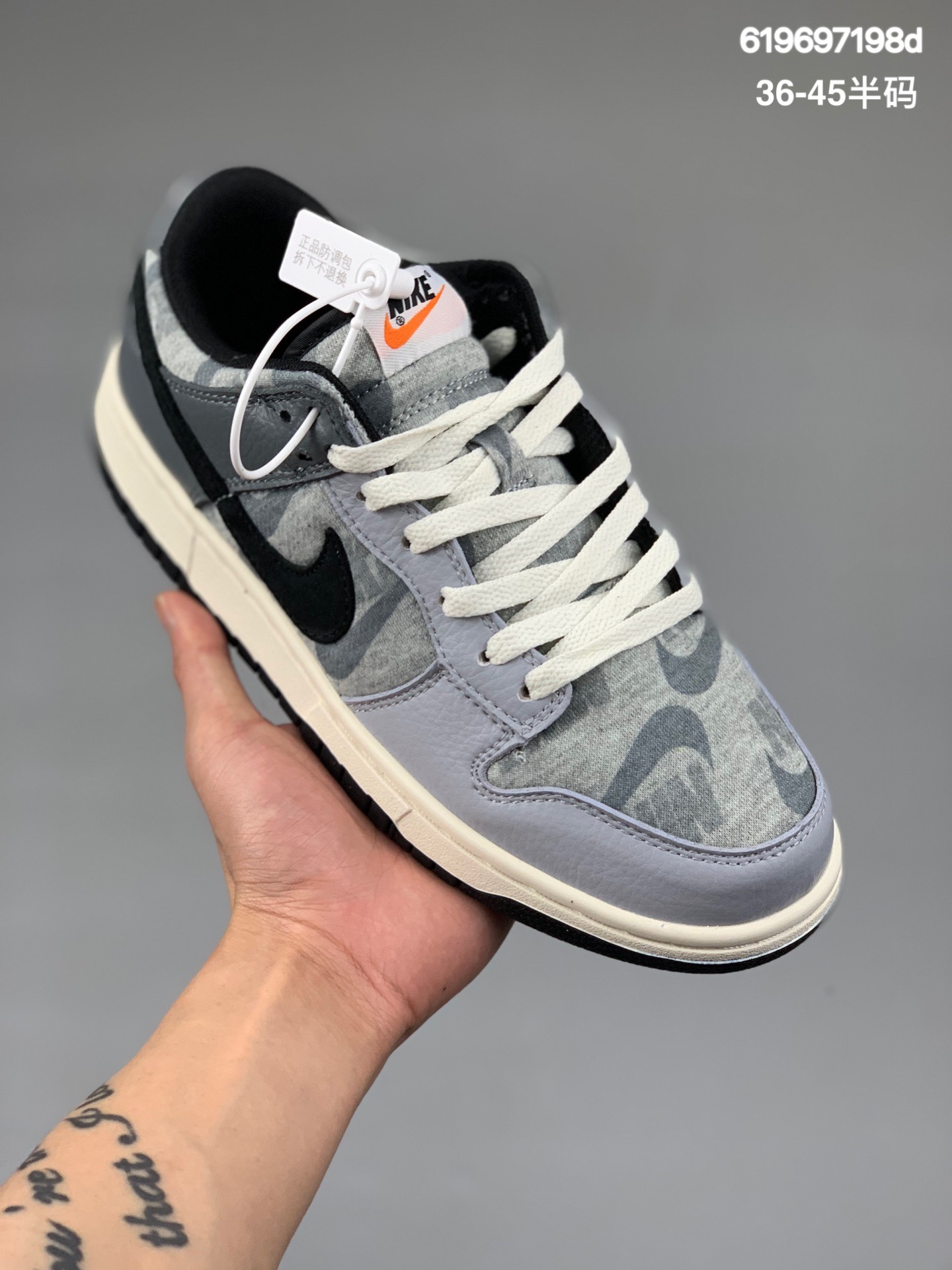 本地
Nike Dunk Low SE 