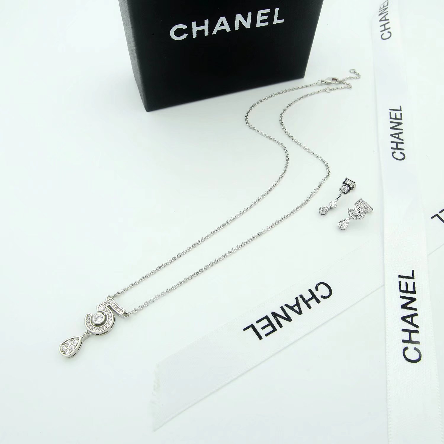 Valentino Haute Couture Haute Joaillerie Fine Jewelry Earrings Necklace 9