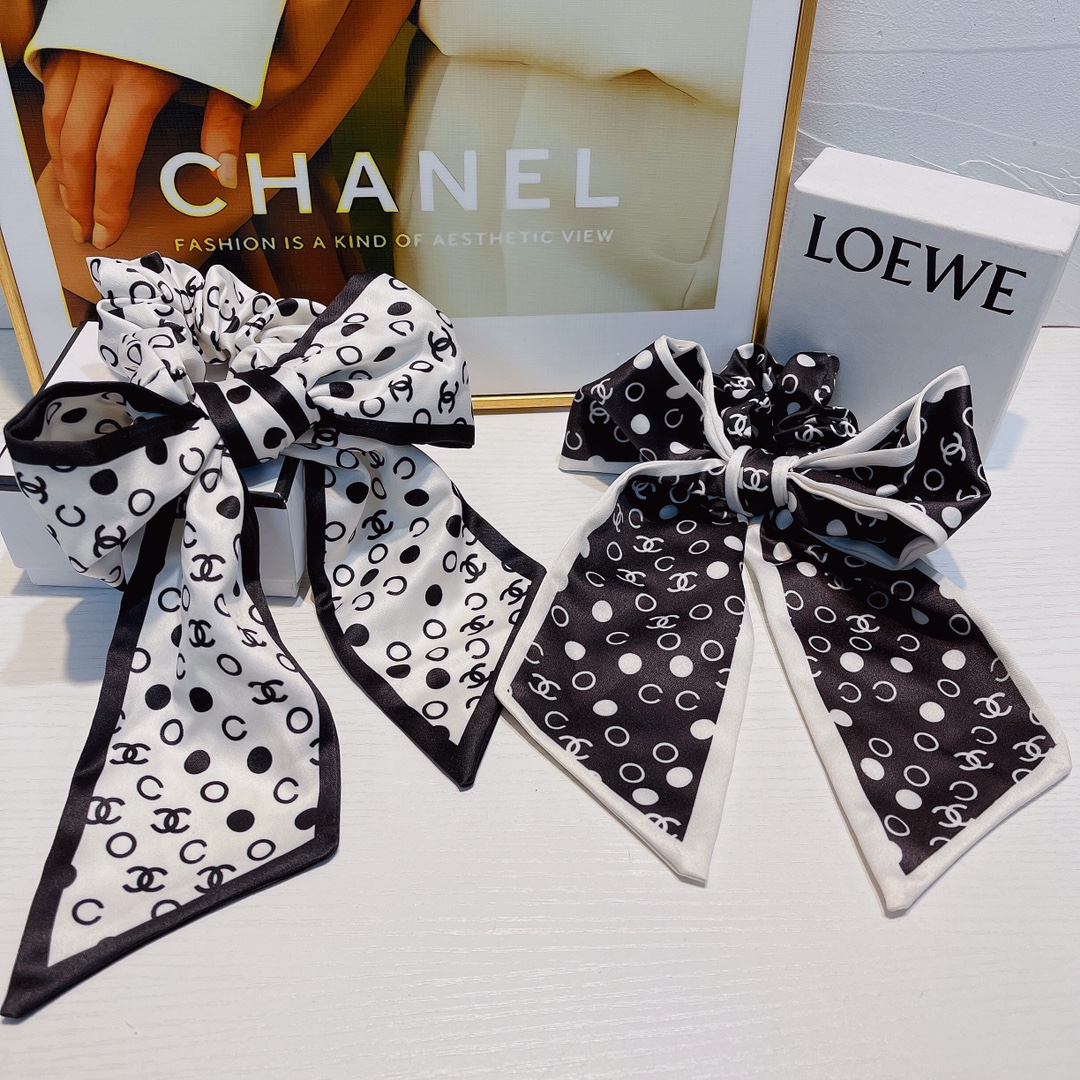 NO:281624,CHANEL Xiaoxiang CHANEL Xiaoxiang Hair Circle Polka dot bow ribbon hair ring Little fairy must-have versatile recommendation (single) hair accessories, hairpins, chanel, hairpins19860909CHANEL小香 CHANEL小香发圈 波点蝴蝶结飘带发圈 小仙女必备百搭推荐款（单个）发饰,发夹,chanel,hairpins,accessory