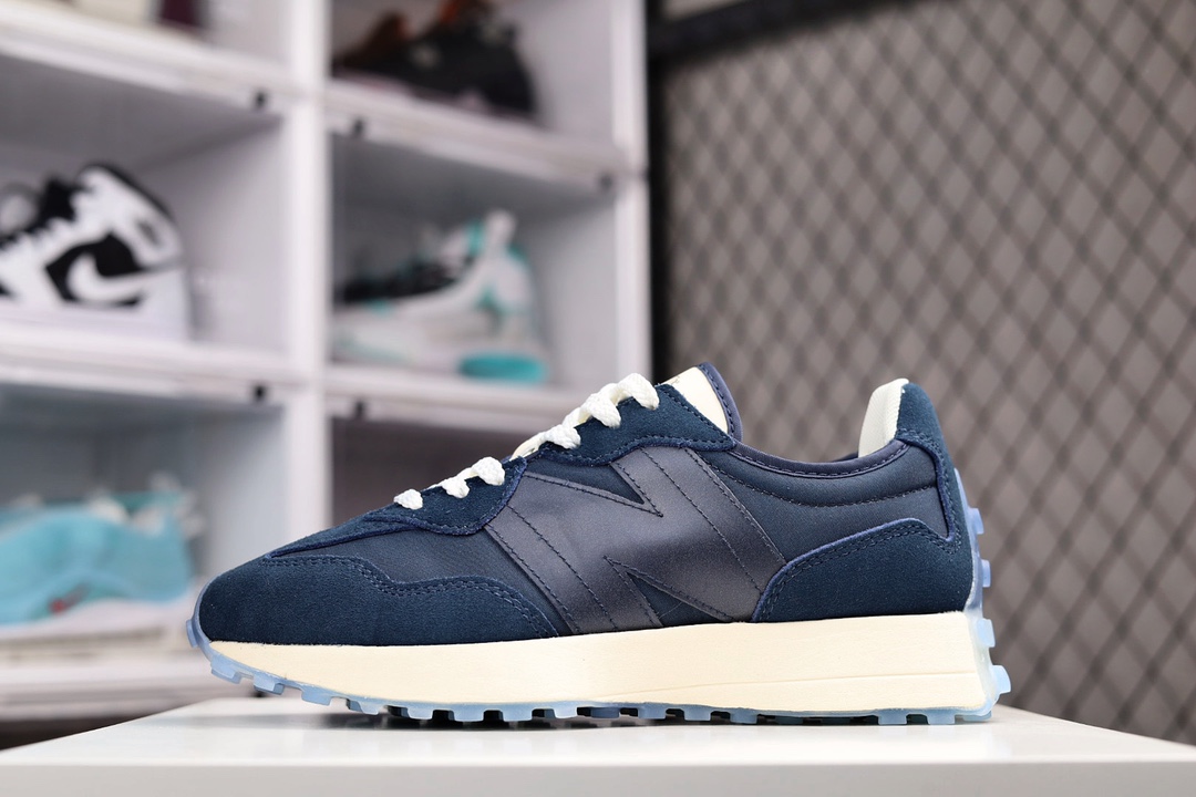 G5 新百伦 NB327 z新百伦 NB327 NB 复古慢跑鞋 New Balance 327 复古先锋 MS327系列复古休闲运动慢跑鞋，上世纪 70 年代的意大利街头风格NB新百伦 全新 New Balance 327 系列，以更纯粹的复古风格设计打造的全新造型。侧身还以解构设计，将 N 字标志以做旧压花样式呈现，样式别具新意XDD