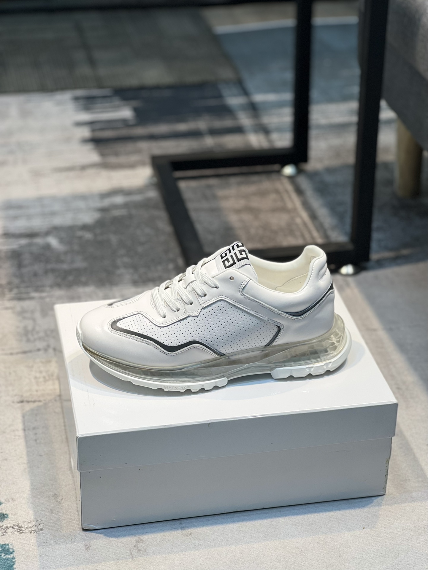 J5 GIVENCHY 纪梵希 Givenchy  低帮JAW Sneaker运动鞋 爆款热卖 众多红人明星秀✨造型简约且兼具时尚运动感 进口头层牛皮拼接 羊皮内里 原版气垫大底 脚感舒适 38-44码 45订做不退换