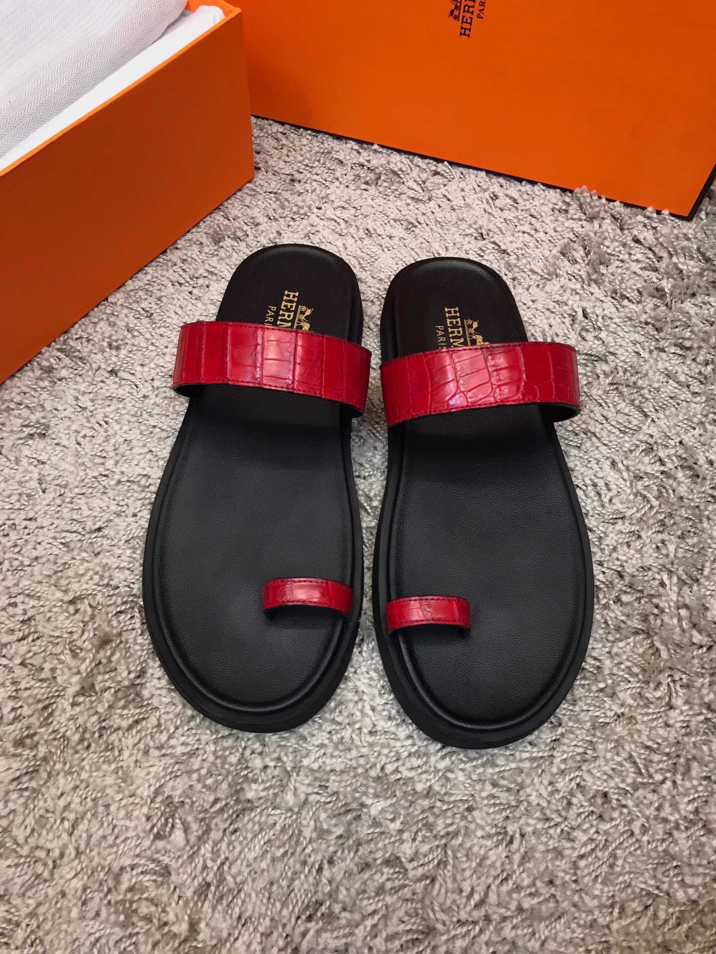 NO:345481,Aimas new products The store manager recommends the latest summer [Thai crocodile belly] sandals, simple and fashionable, luxurious and atmospheric, gentlemanly demeanor, Baidu, casual and elegant 38/45; the tire bottom is the highlight, wear-resistant and non-slip, absolutely suitable for you who know how to taste life!  , hermes19860909批 爱马士 新品 店长隆重推荐官网最新夏季【泰国鳄鱼肚皮】凉拖 简单时尚 奢华大气 绅士风度百度 休闲不失气质 38/45；轮胎大底是亮点 耐磨防滑 绝对适合懂得品味生活的您！,,hermes,Men's shoes