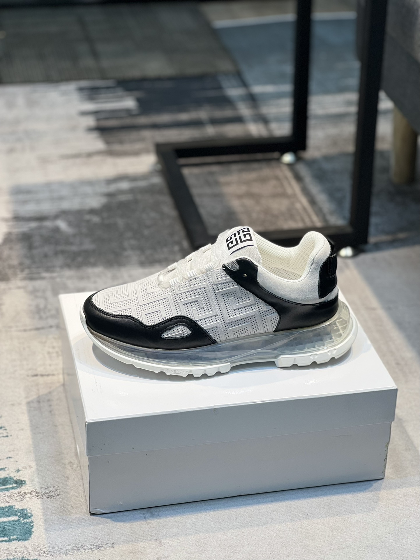 K0 GIVENCHY 纪梵希 Givenchy  低帮JAW Sneaker运动鞋 爆款热卖 众多红人明星秀✨造型简约且兼具时尚运动感 进口头层牛皮拼接 羊皮内里 原版气垫大底 脚感舒适 38-44码 45订做不退换