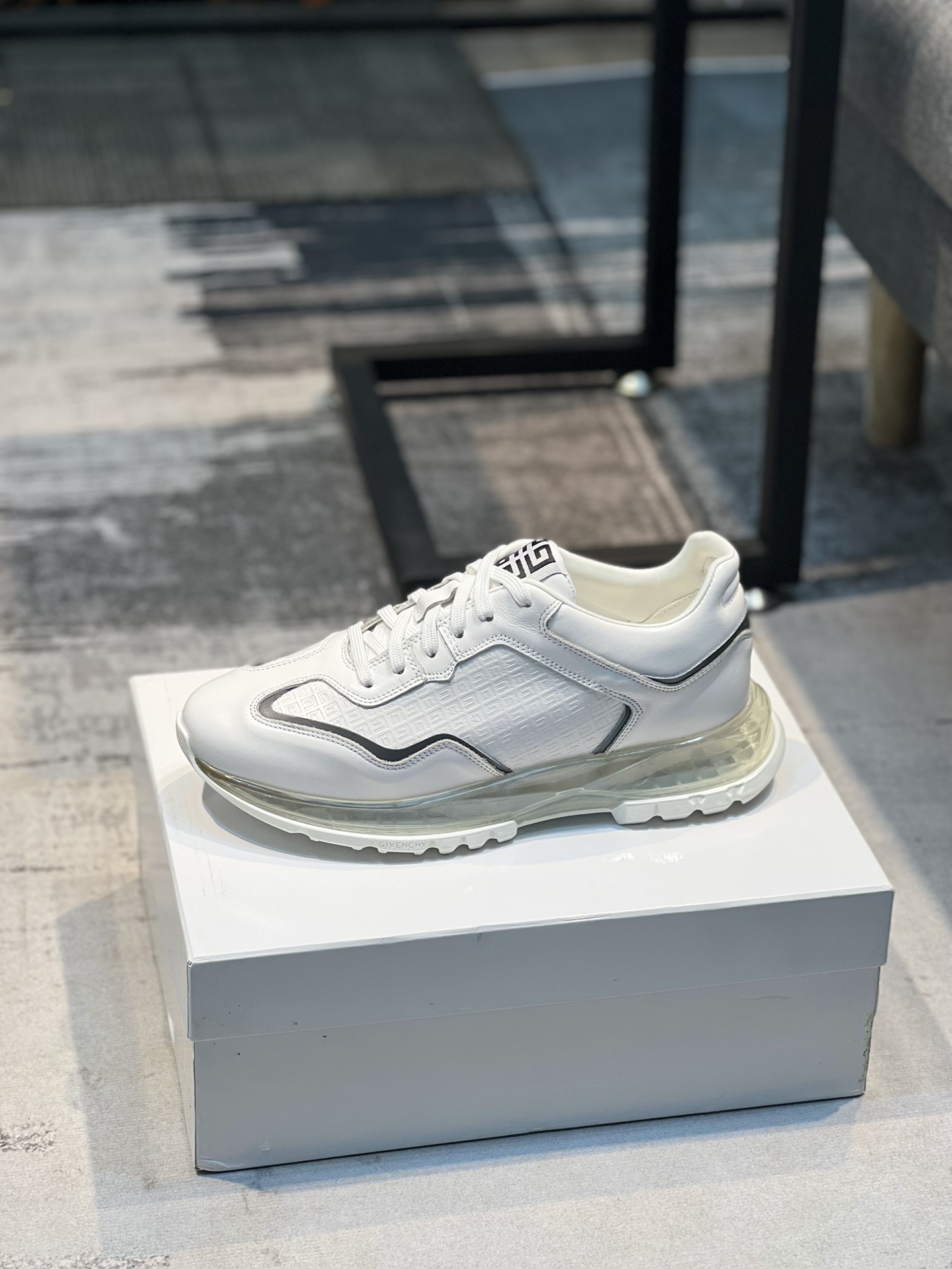 J5 GIVENCHY 纪梵希 Givenchy  低帮JAW Sneaker运动鞋 爆款热卖 众多红人明星秀✨造型简约且兼具时尚运动感 进口头层牛皮拼接 羊皮内里 原版气垫大底 脚感舒适 38-44码 45订做不退换