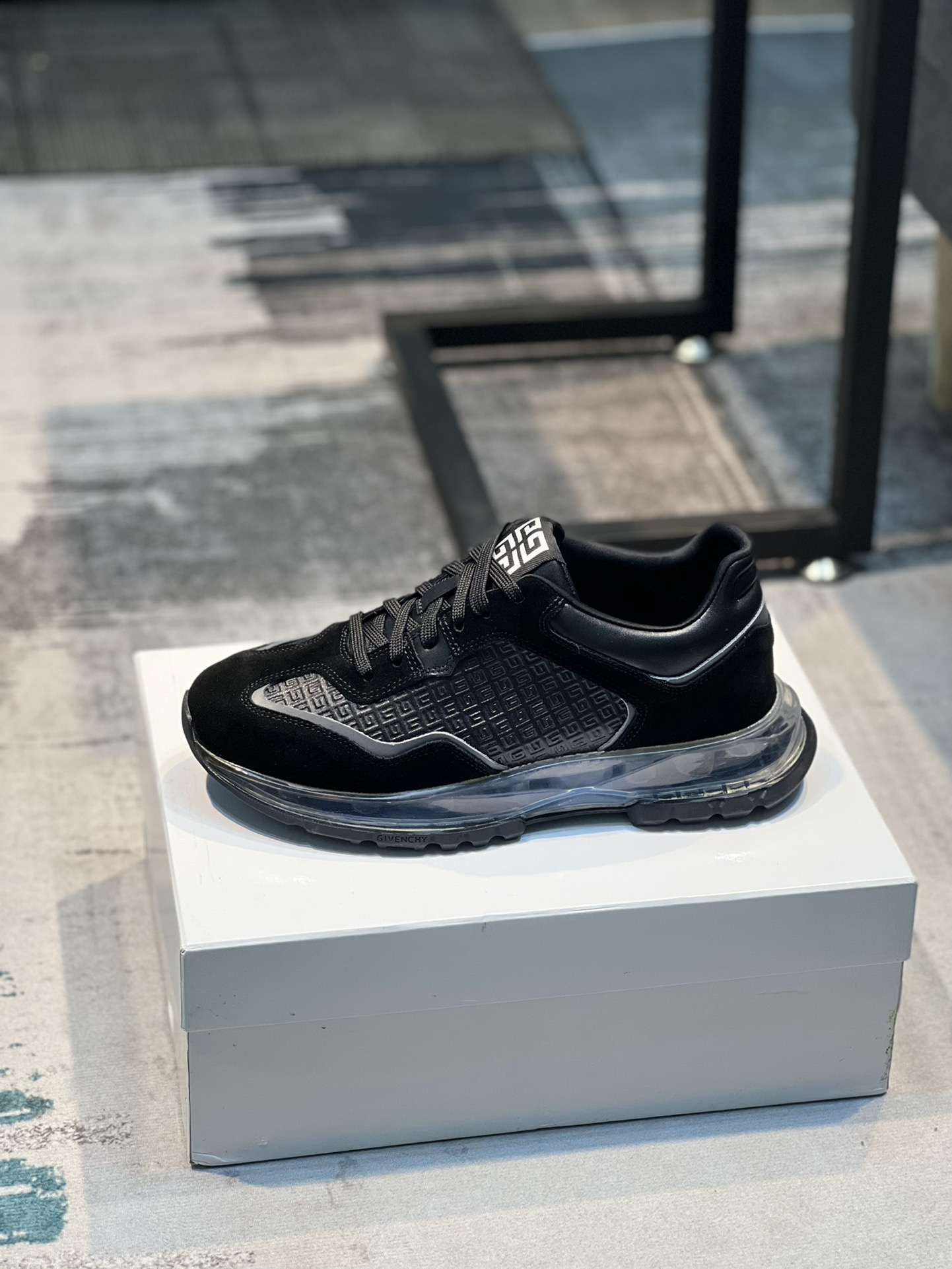 J5 GIVENCHY 纪梵希 Givenchy  低帮JAW Sneaker运动鞋 爆款热卖 众多红人明星秀✨造型简约且兼具时尚运动感 进口头层牛皮拼接 羊皮内里 原版气垫大底 脚感舒适 38-44码 45订做不退换