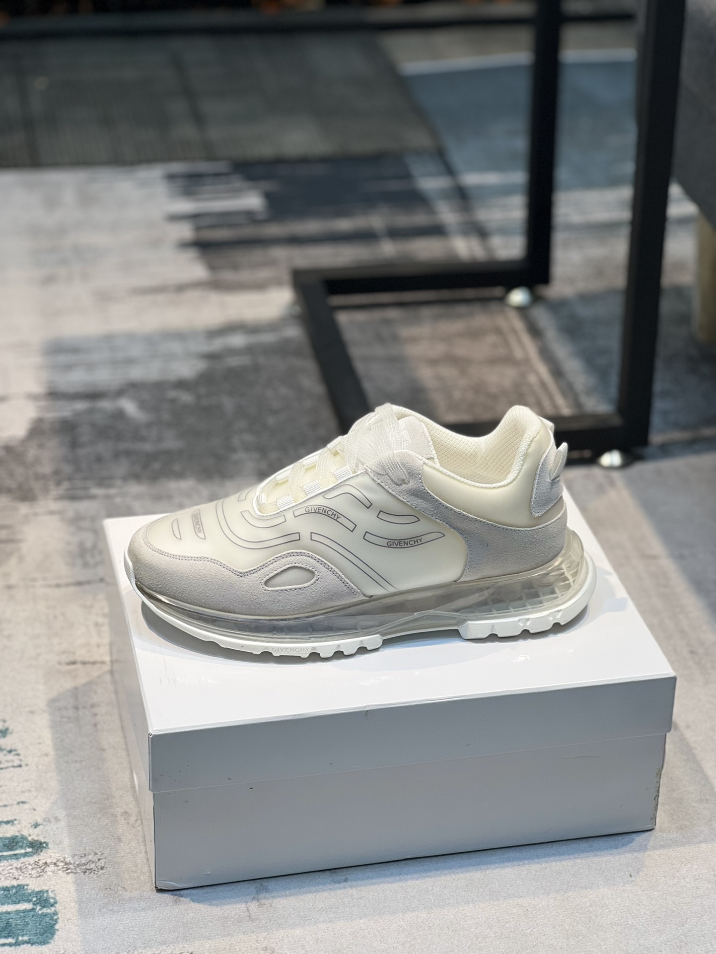 J5 GIVENCHY 纪梵希 Givenchy  低帮JAW Sneaker运动鞋 爆款热卖 众多红人明星秀✨造型简约且兼具时尚运动感 进口头层牛皮拼接 羊皮内里 原版气垫大底 脚感舒适 38-44码 45订做不退换