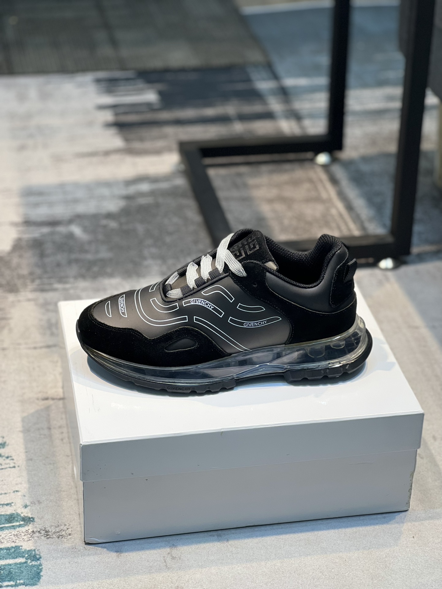 J5 GIVENCHY 纪梵希 Givenchy  低帮JAW Sneaker运动鞋 爆款热卖 众多红人明星秀✨造型简约且兼具时尚运动感 进口头层牛皮拼接 羊皮内里 原版气垫大底 脚感舒适 38-44码 45订做不退换