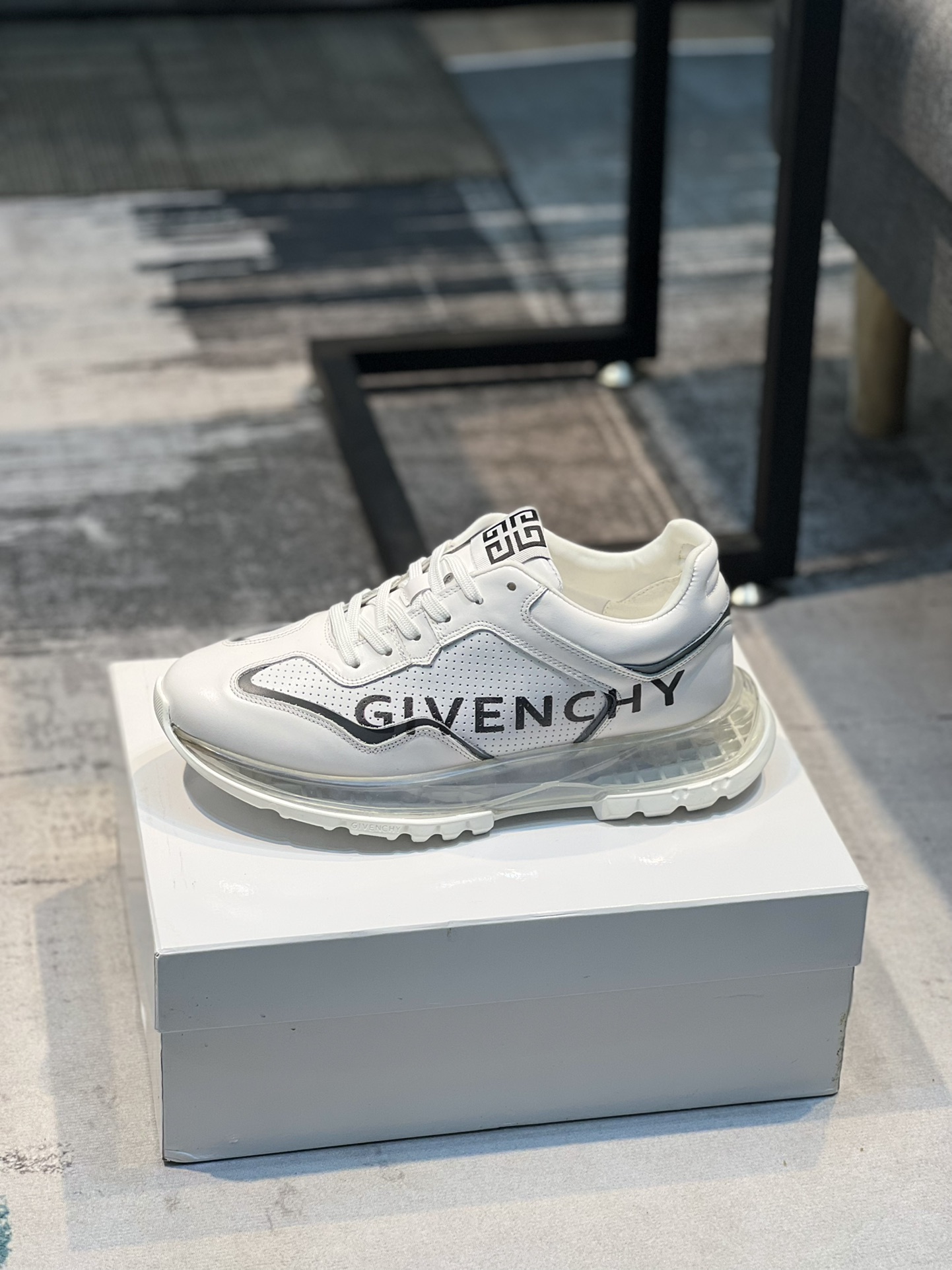 K0 GIVENCHY 纪梵希 Givenchy  低帮JAW Sneaker运动鞋 爆款热卖 众多红人明星秀✨造型简约且兼具时尚运动感 进口头层牛皮拼接 羊皮内里 原版气垫大底 脚感舒适 38-44码 45订做不退换
