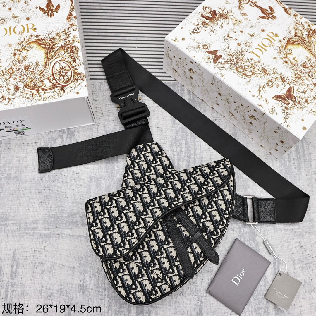 J0  Dior迪奥Saddle情侣款胸包
